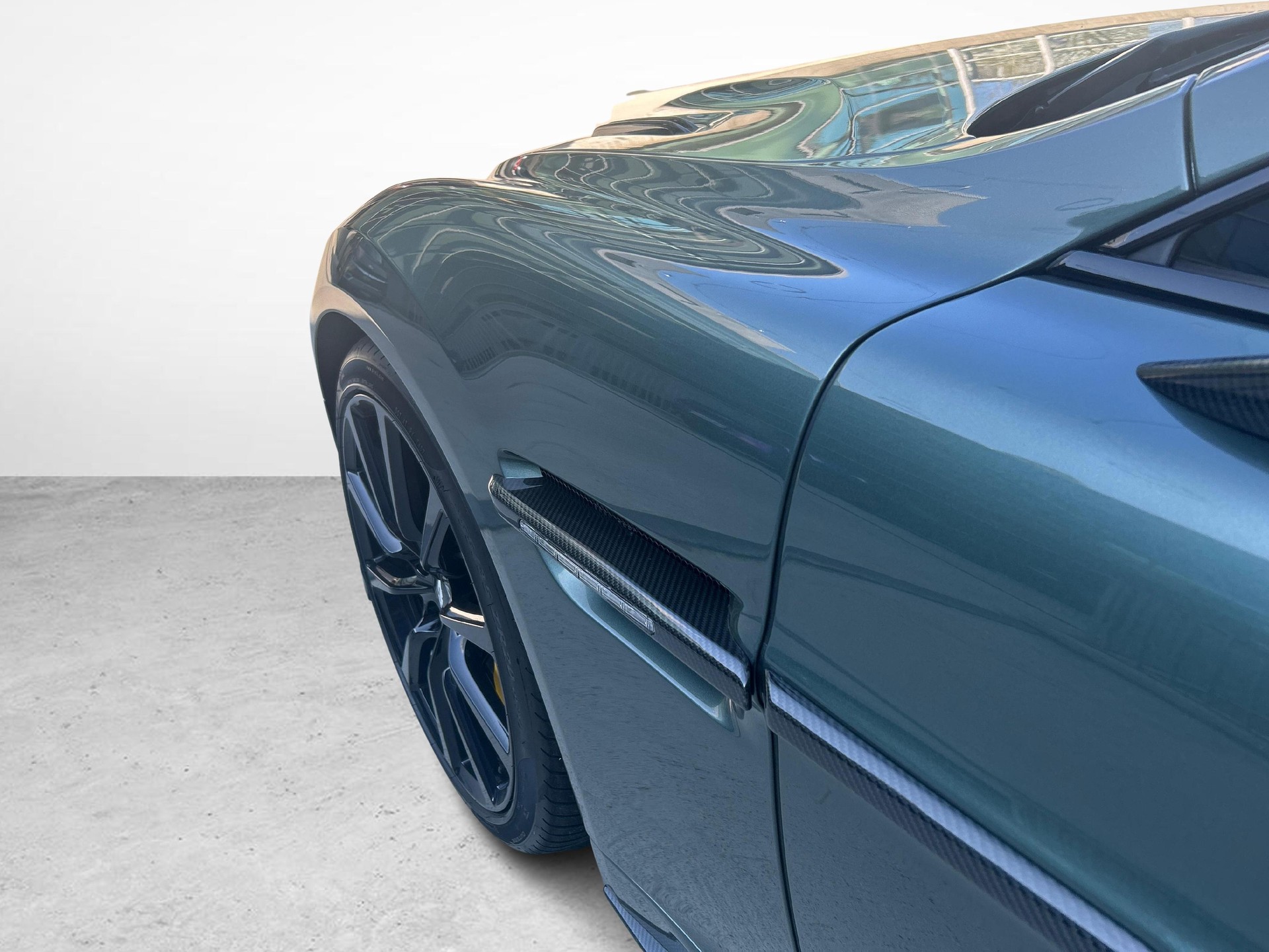 ASTON MARTIN Vanquish S Volante 6.0 V12-image-18