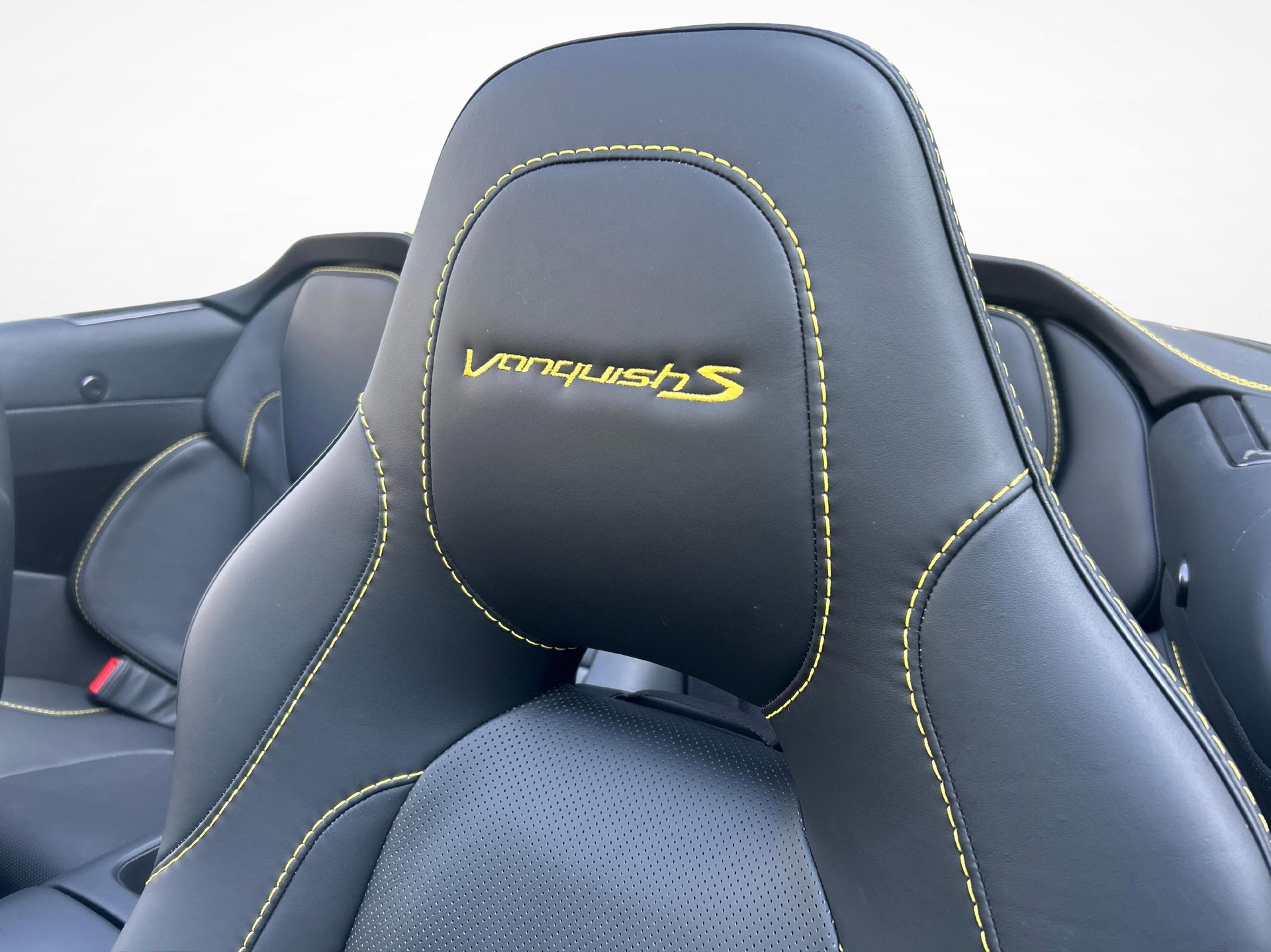 ASTON MARTIN Vanquish S Volante 6.0 V12-image-21