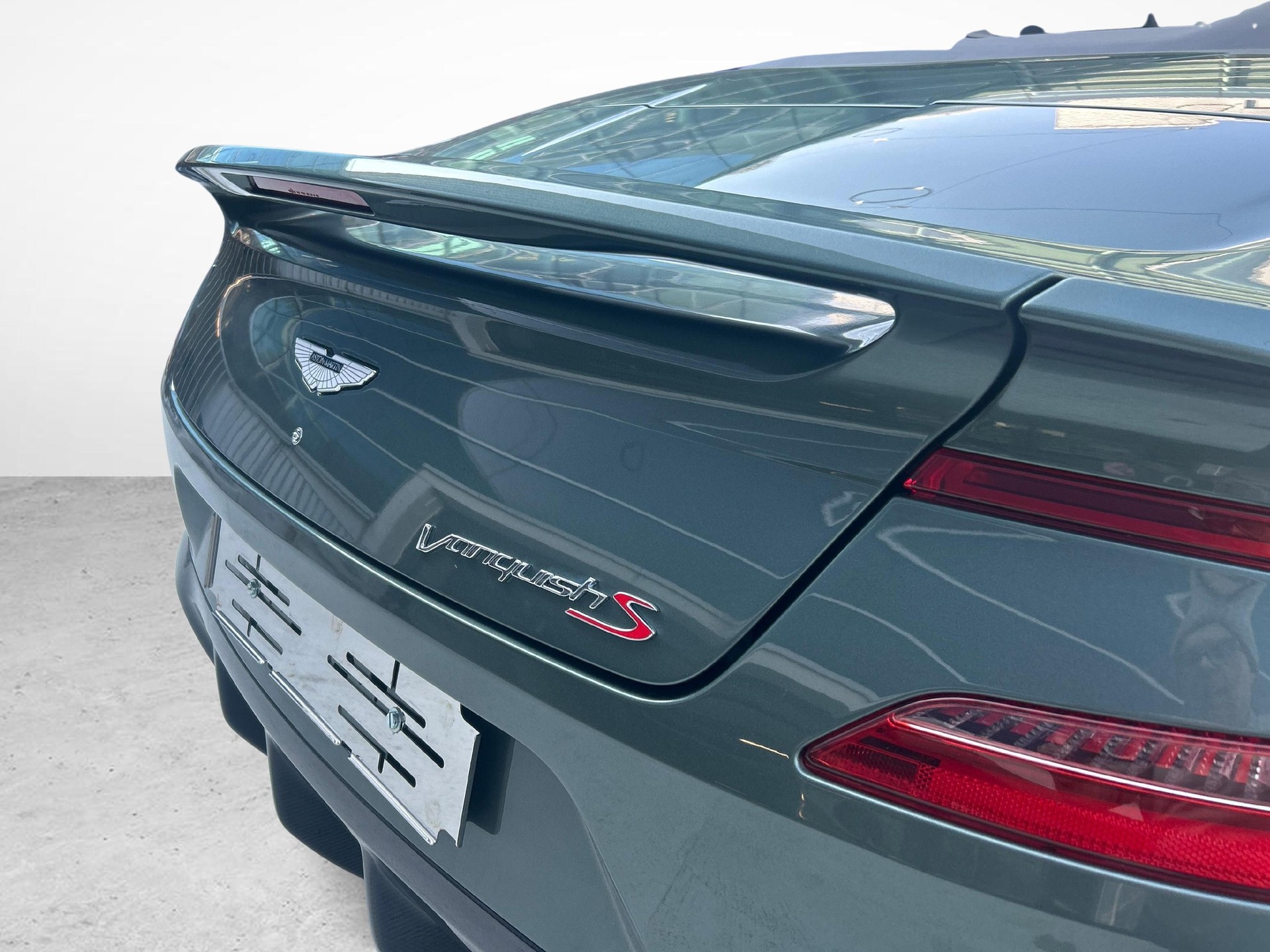 ASTON MARTIN Vanquish S Volante 6.0 V12-image-17