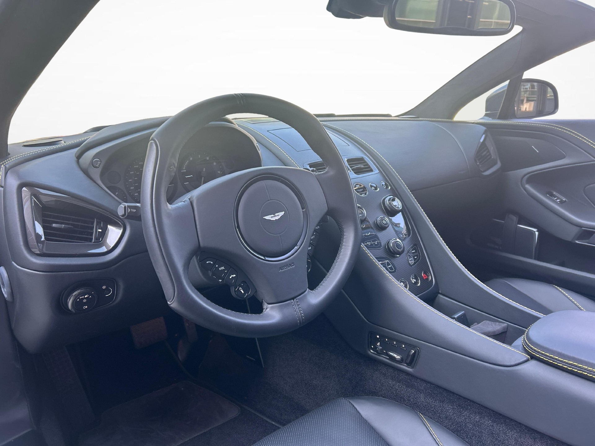 ASTON MARTIN Vanquish S Volante 6.0 V12-image-19
