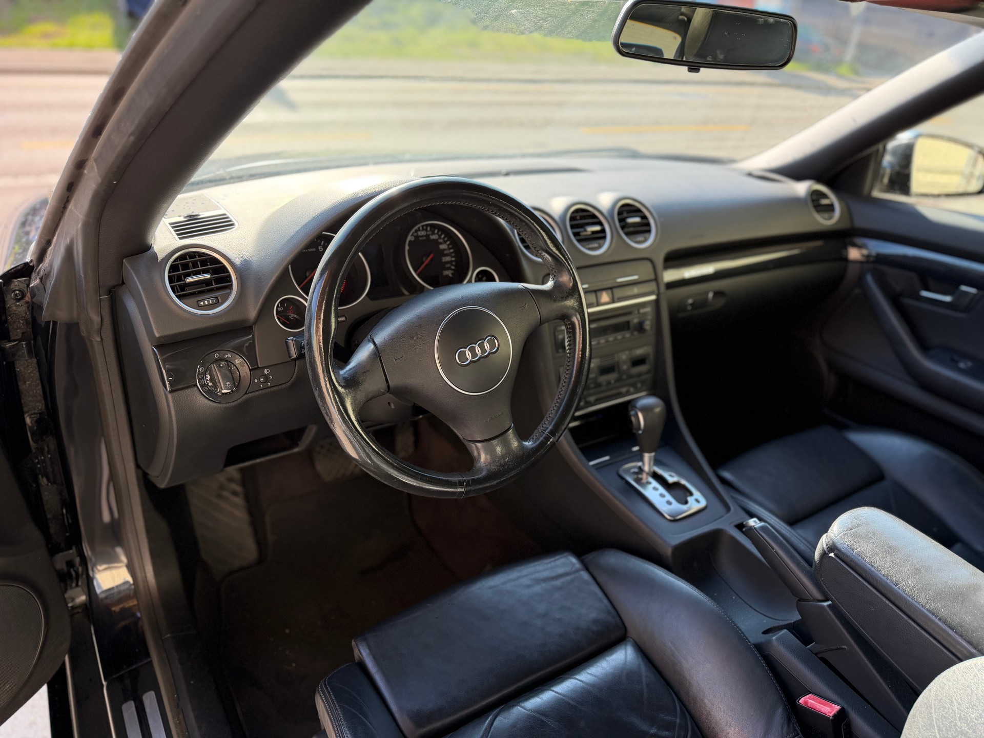 AUDI A4 Cabriolet 3.0 quattro-image-4