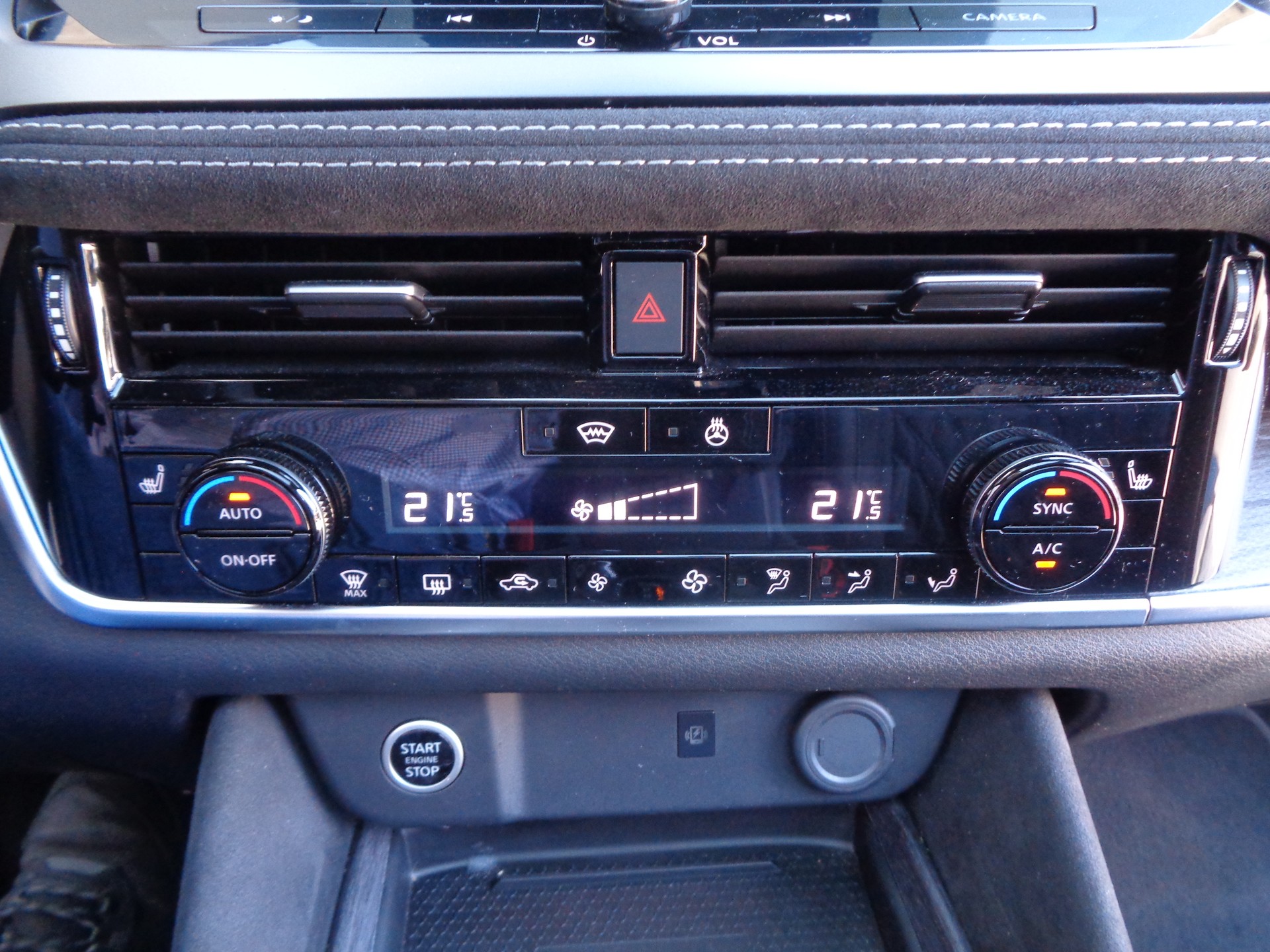 NISSAN Qashqai 1.3 DIG-T MHEV Tekna+ Xtronic 4x4-image-17