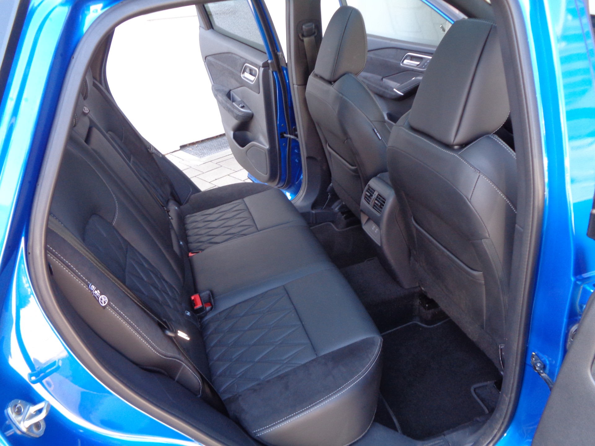 NISSAN Qashqai 1.3 DIG-T MHEV Tekna+ Xtronic 4x4-image-11