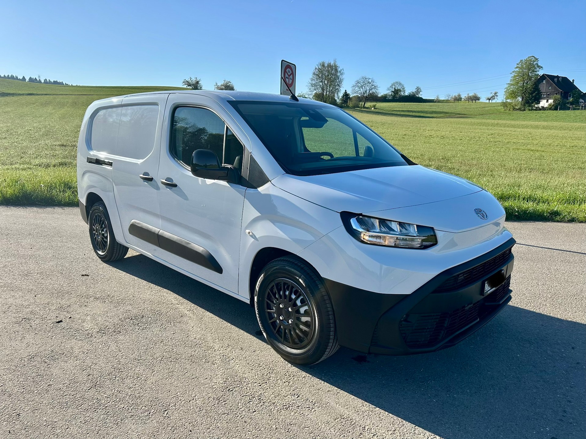 TOYOTA Proace City Van EV 50 kWh Active Long L2-image-9
