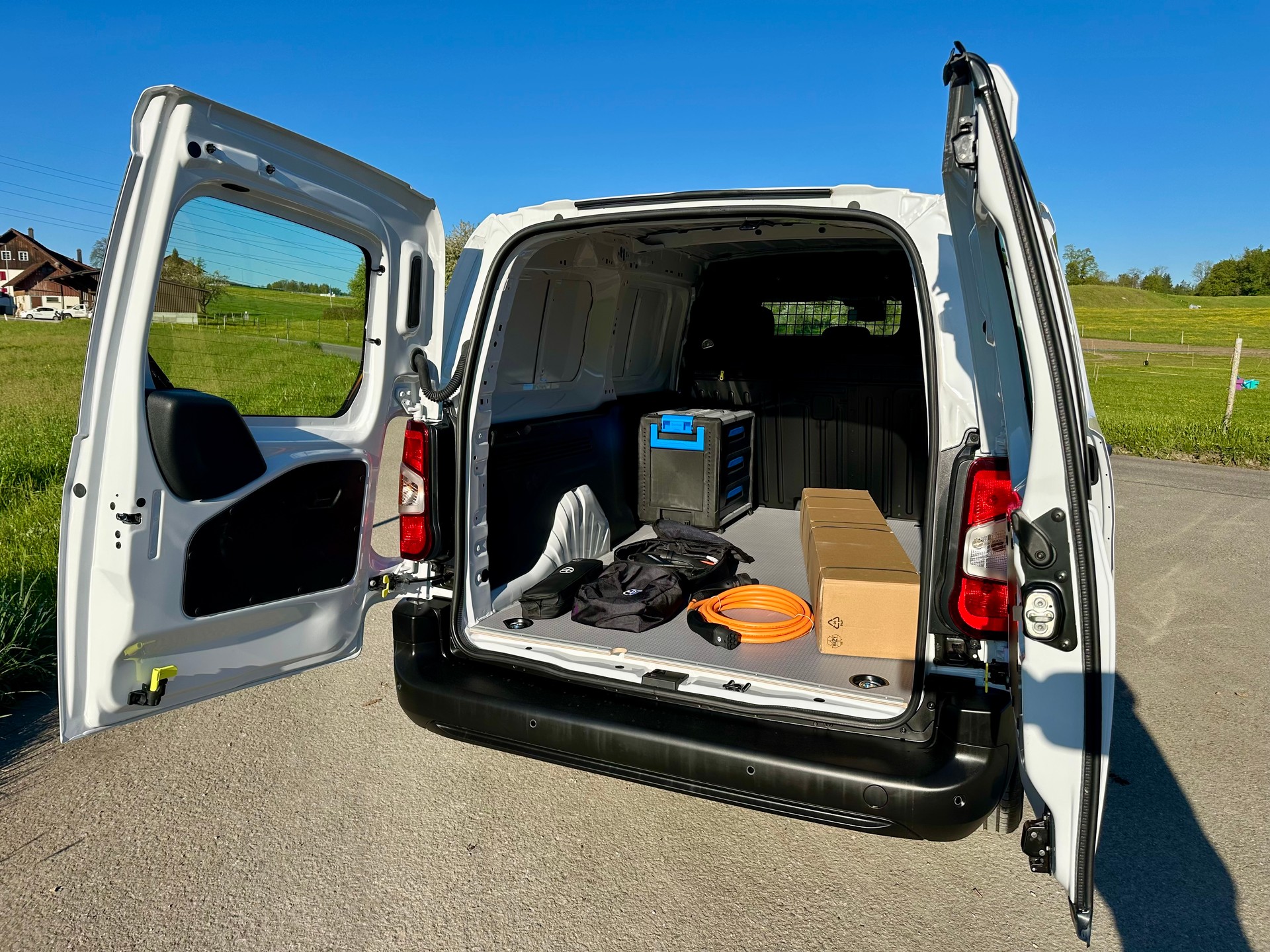 TOYOTA Proace City Van EV 50 kWh Active Long L2-image-3