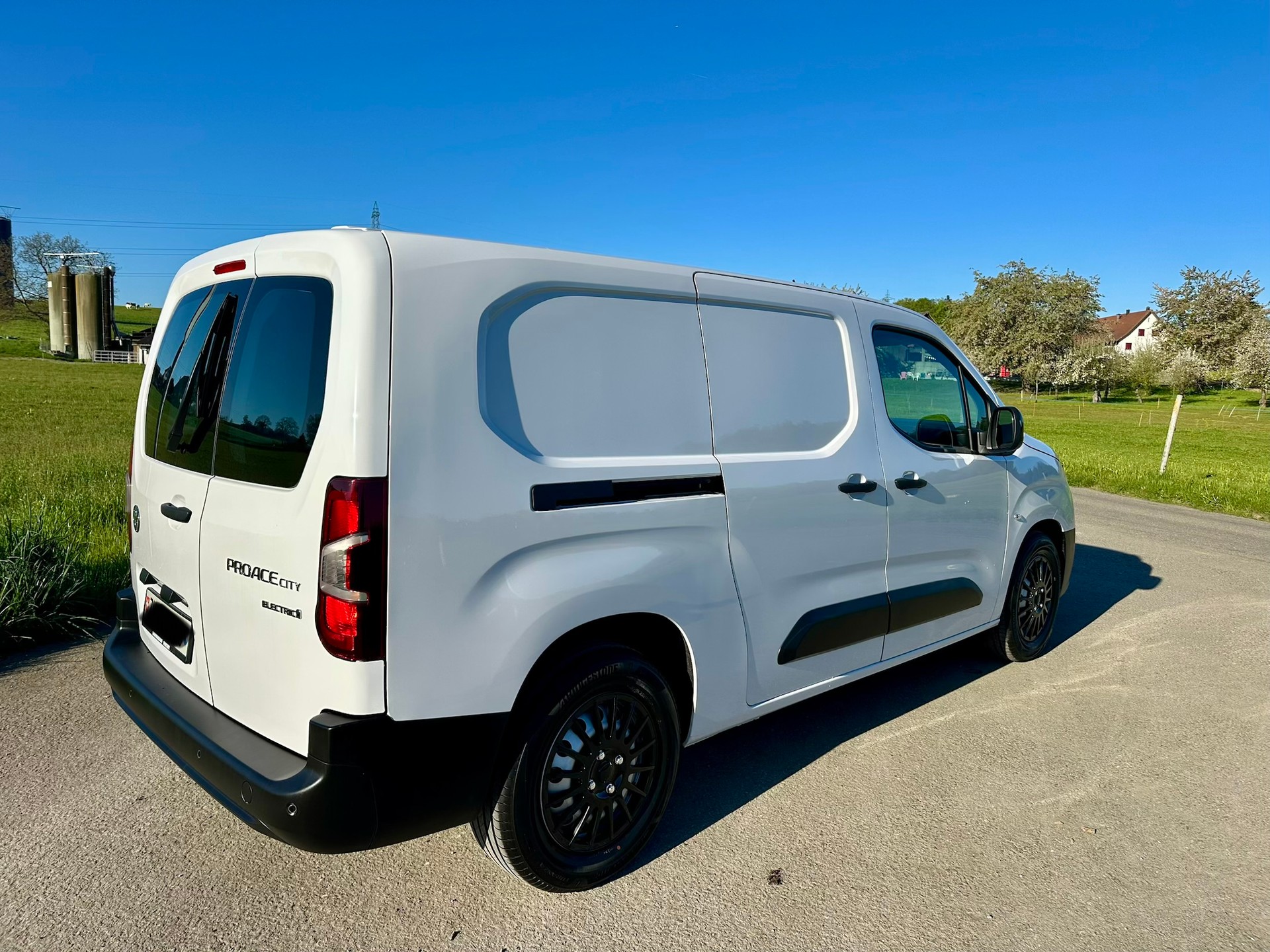 TOYOTA Proace City Van EV 50 kWh Active Long L2-image-14