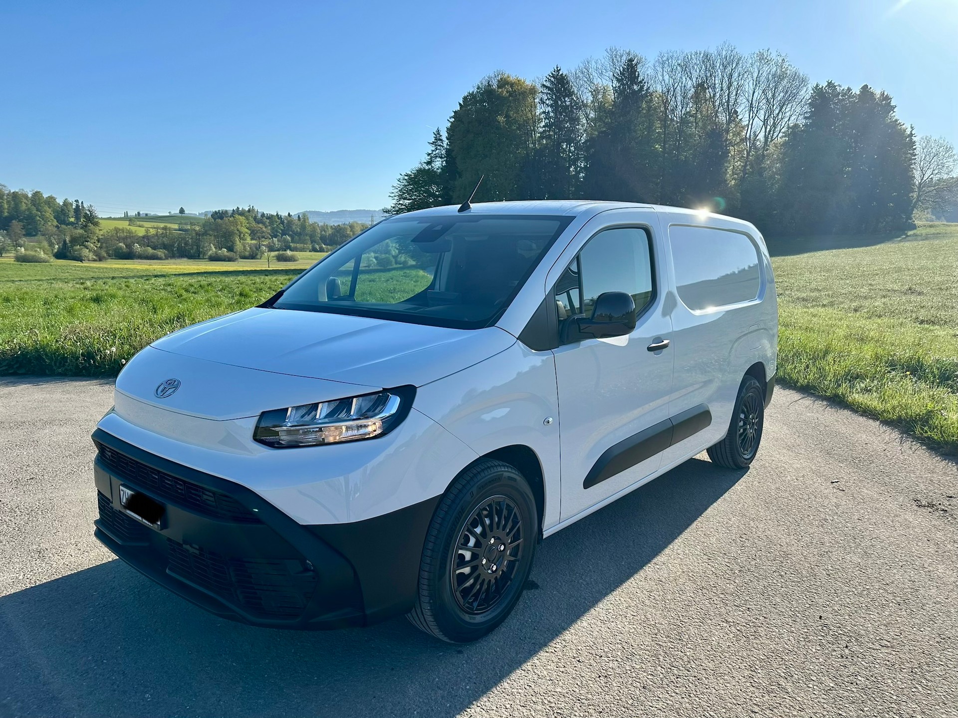 TOYOTA Proace City Van EV 50 kWh Active Long L2-image-15