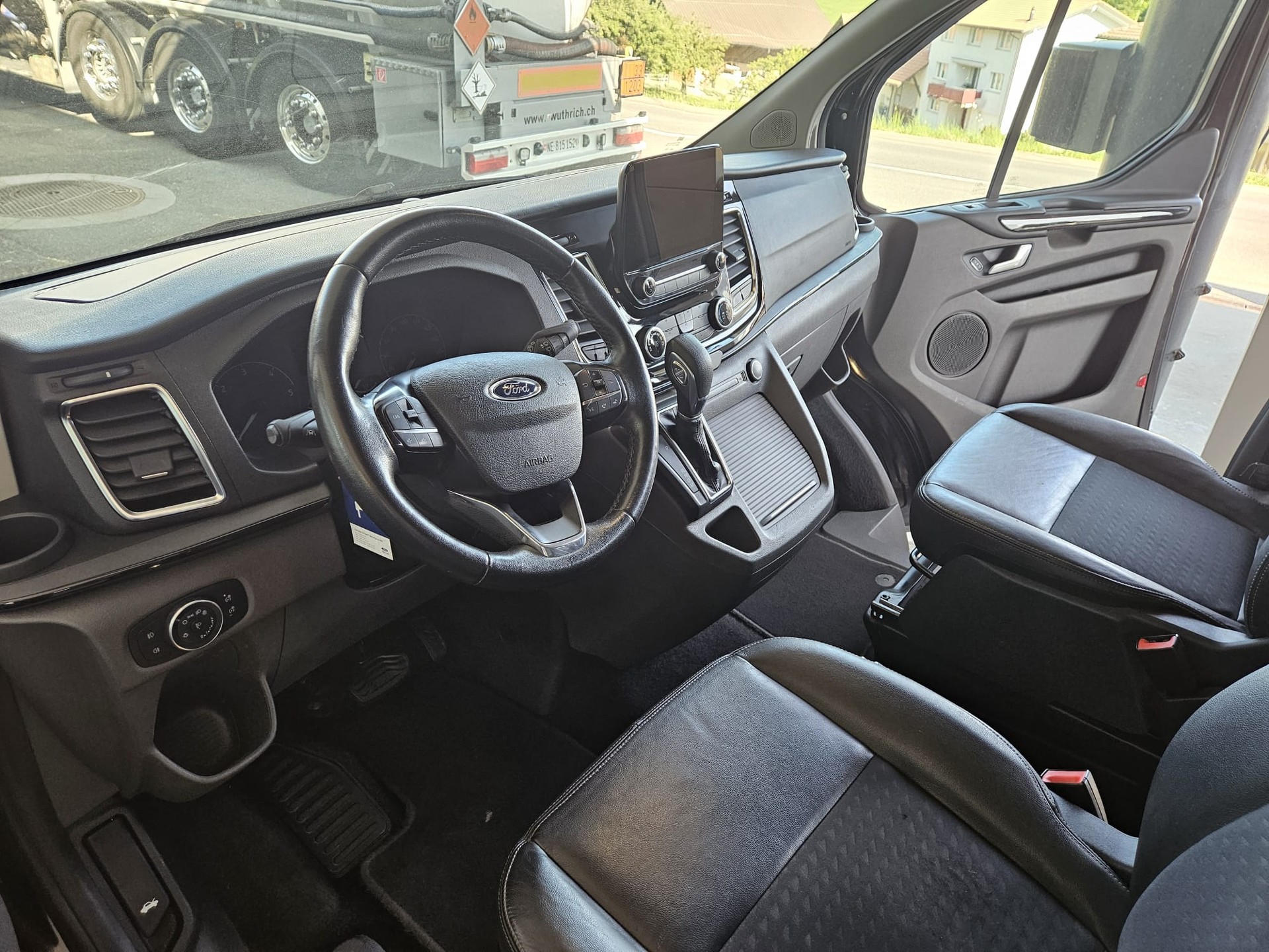 FORD Tourneo Custom 320 L1H1 Titanium A-image-4