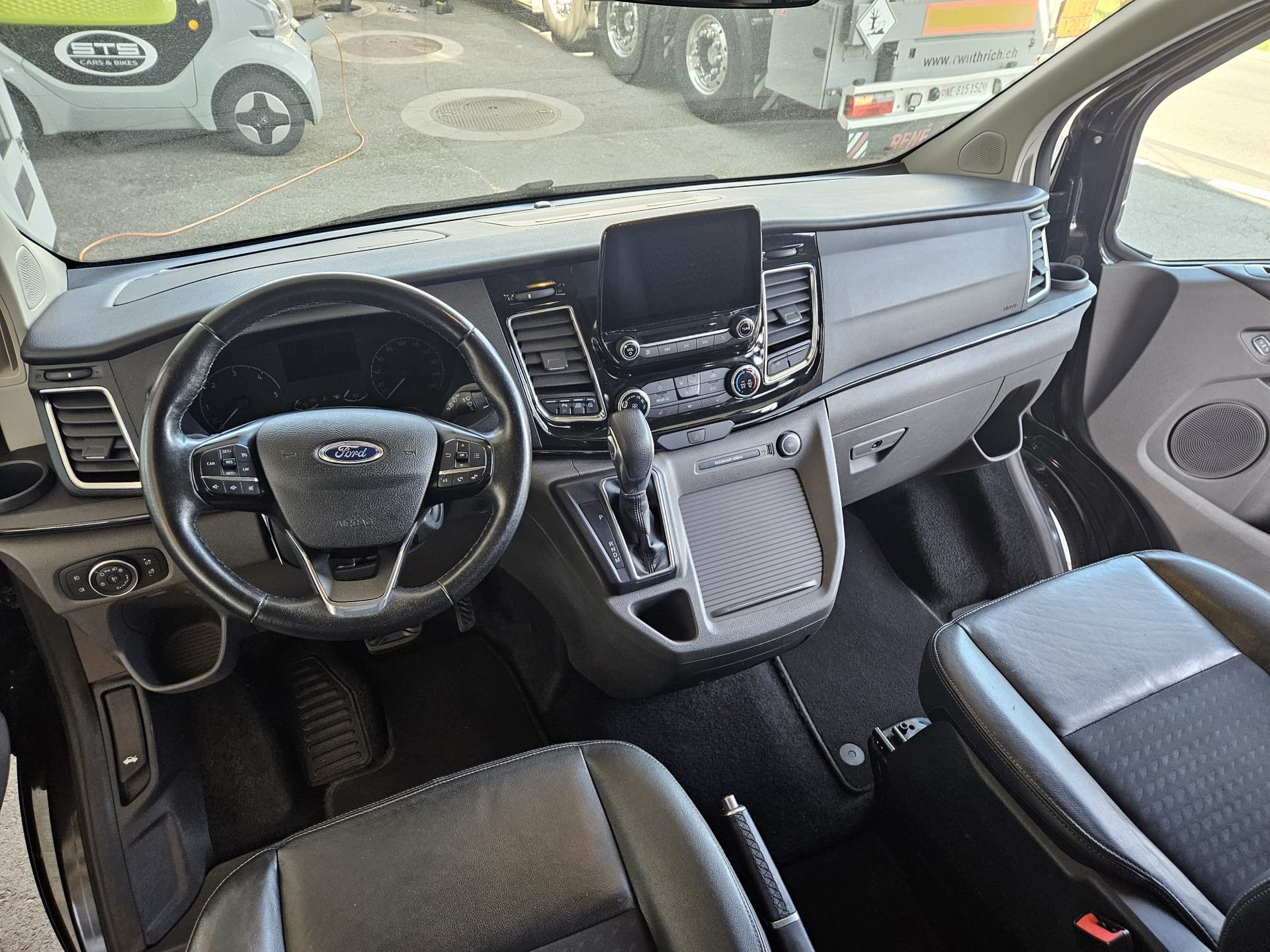 FORD Tourneo Custom 320 L1H1 Titanium A-image-5