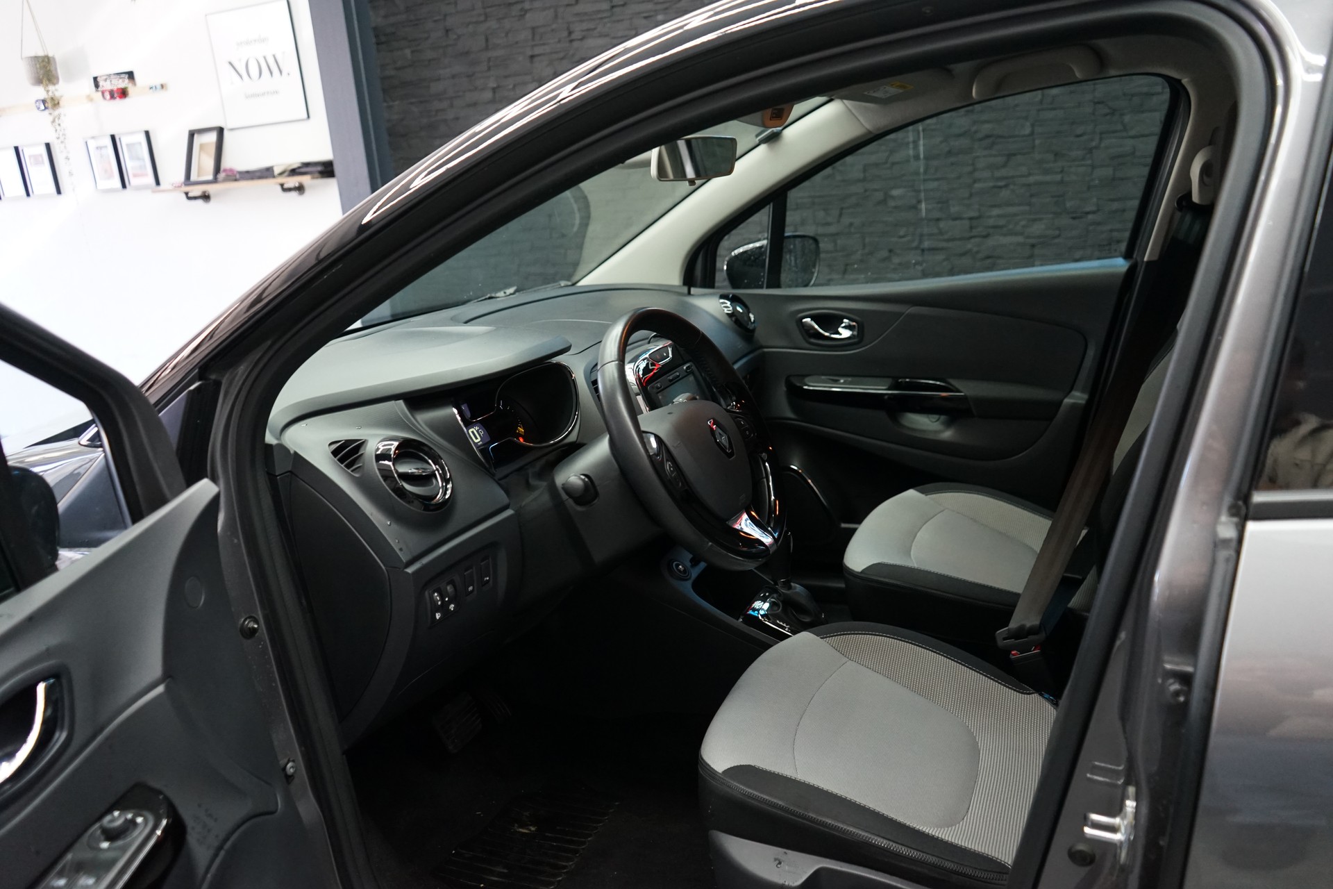 RENAULT Captur 1.2 T 16V Dynamique EDC-showroom-element-3