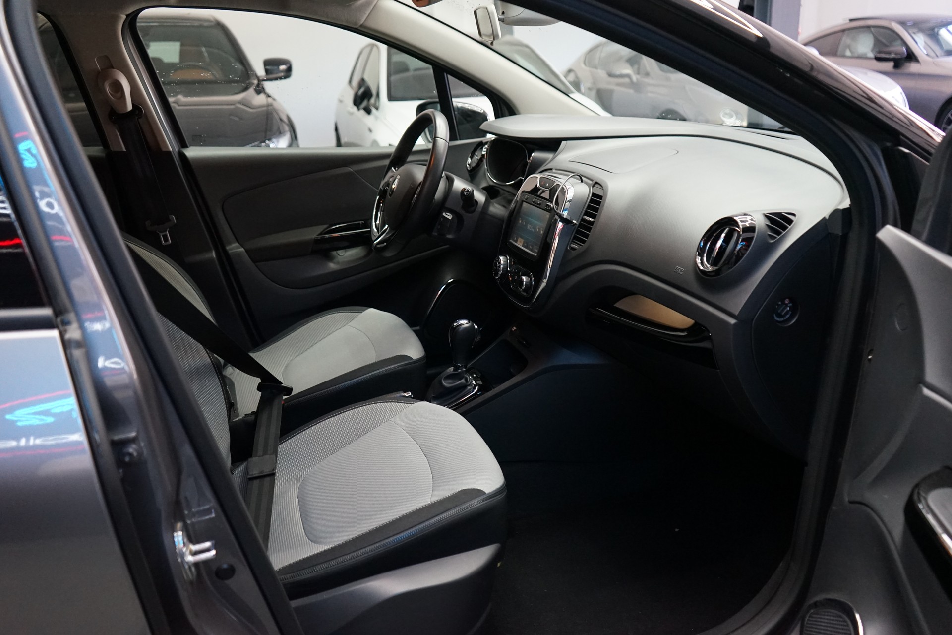 RENAULT Captur 1.2 T 16V Dynamique EDC-image-4