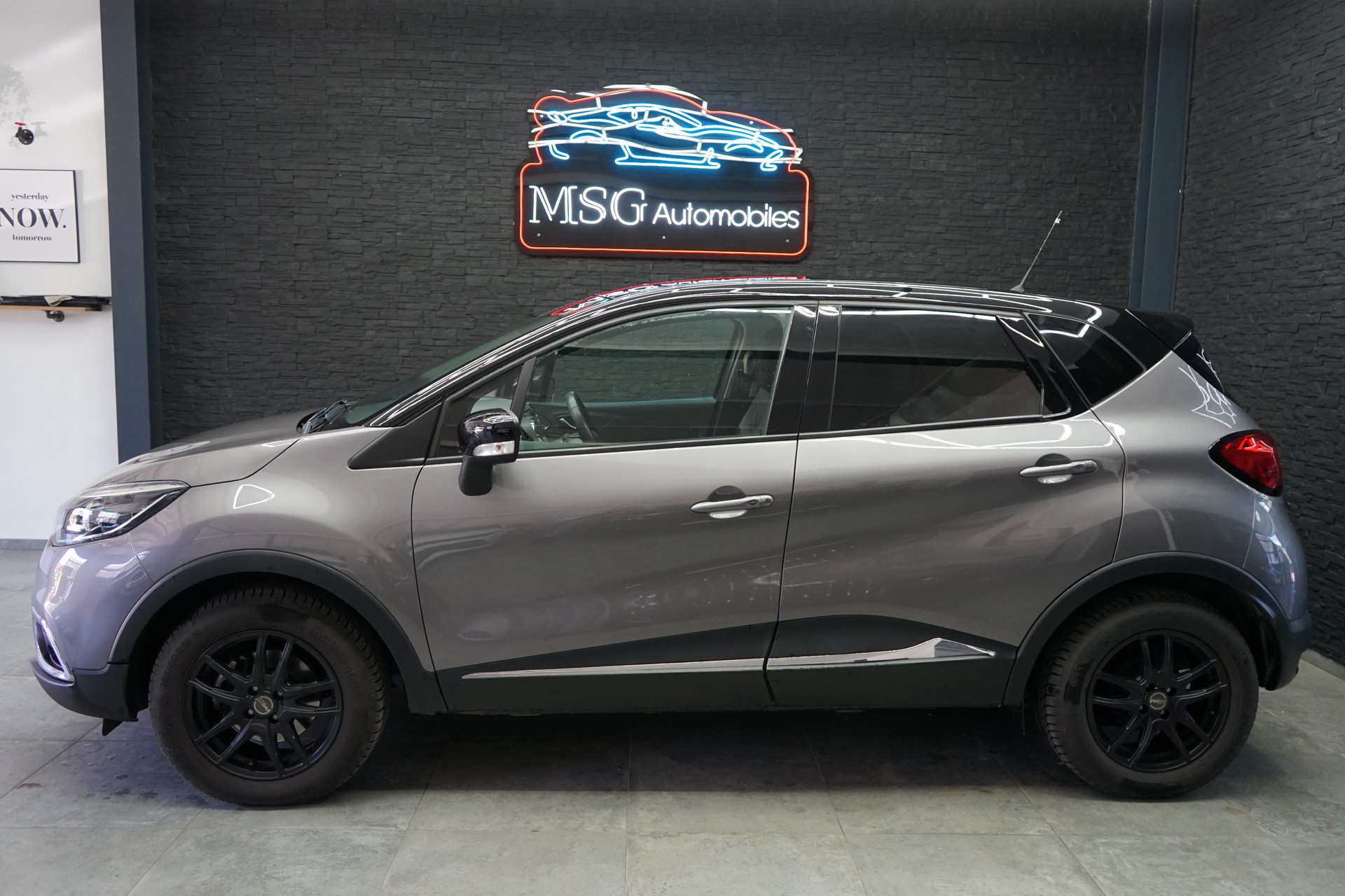 RENAULT Captur 1.2 T 16V Dynamique EDC-showroom-element-1