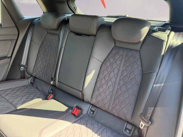 AUDI Q4 e-tron 45 Edition Swiss Ski quattro-image-15