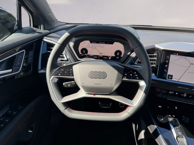 AUDI Q4 e-tron 45 Edition Swiss Ski quattro-image-12