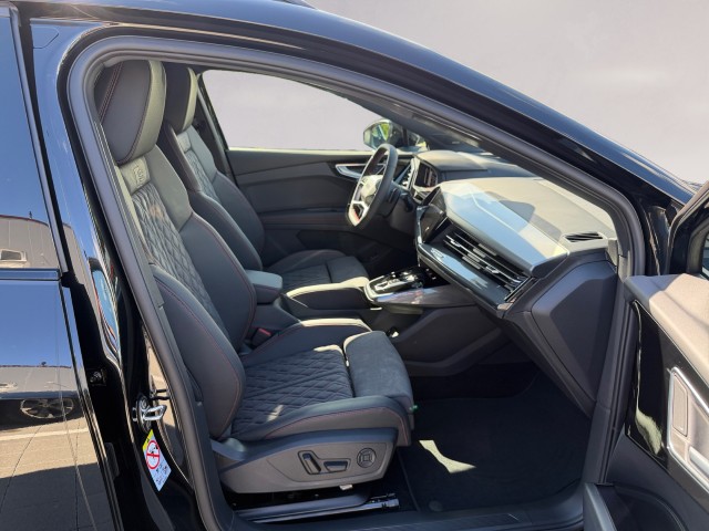 AUDI Q4 e-tron 45 Edition Swiss Ski quattro-image-16