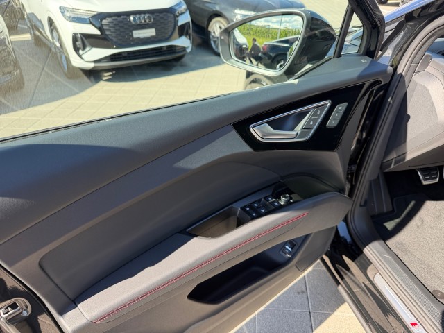 AUDI Q4 e-tron 45 Edition Swiss Ski quattro-image-10