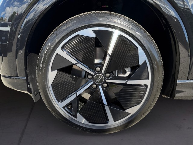 AUDI Q4 e-tron 45 Edition Swiss Ski quattro-image-8