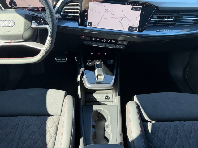 AUDI Q4 e-tron 45 Edition Swiss Ski quattro-image-14