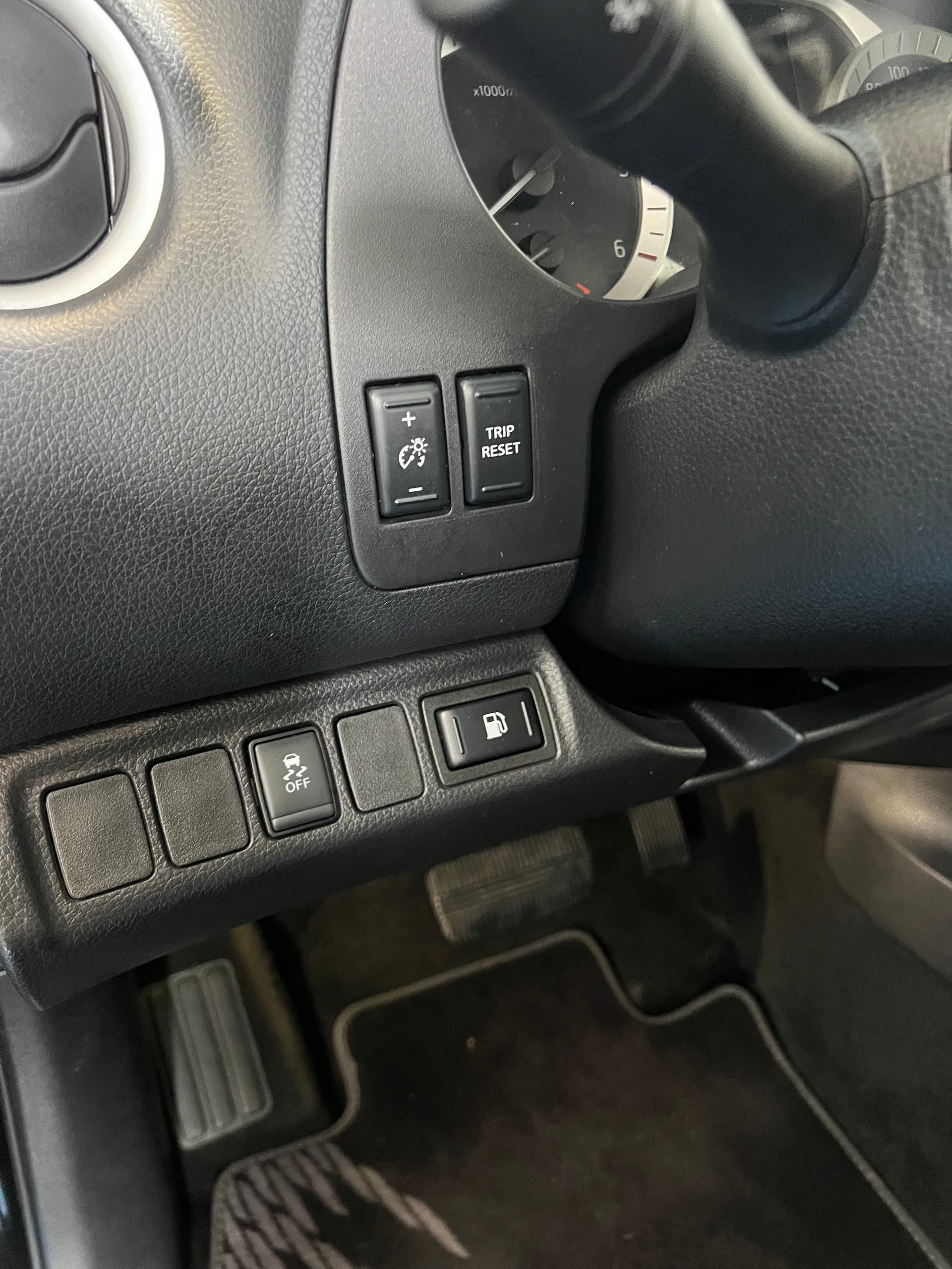 NISSAN NAVARA N-Guard-image-11