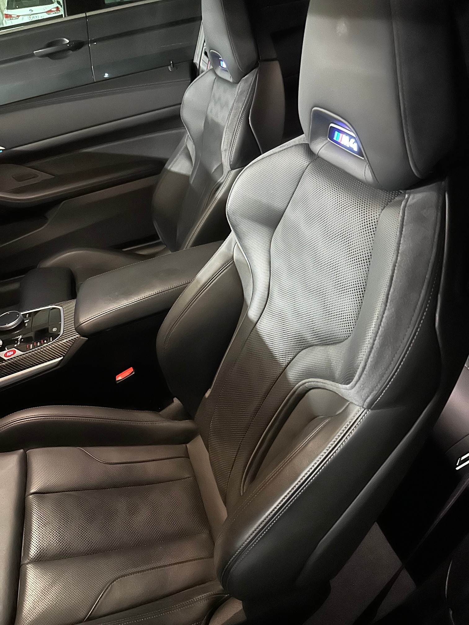 BMW M4 Competition xDrive-image-5