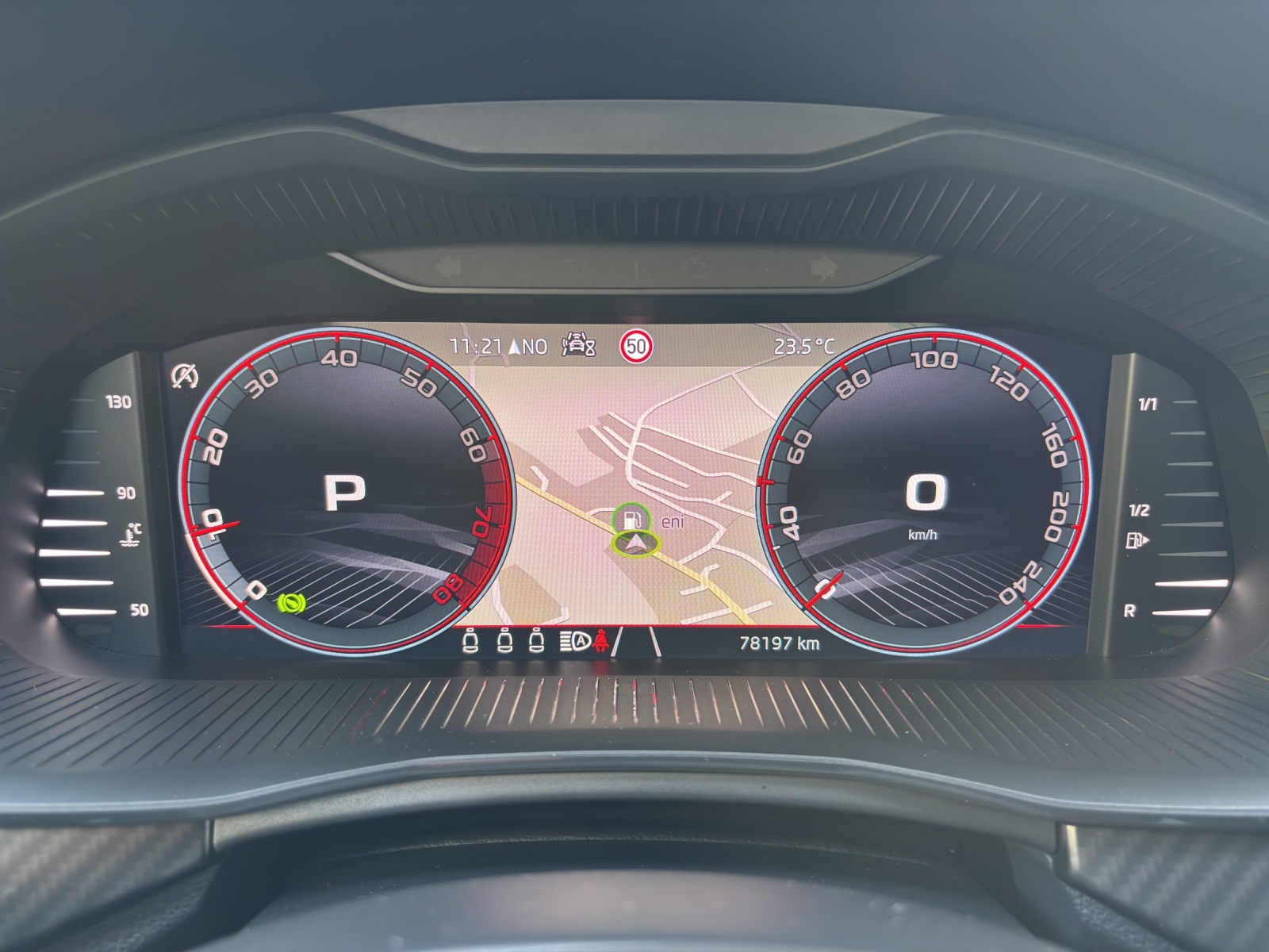SKODA Kamiq 1.5 TSI ACT Monte Carlo DSG mit Anhängervorrichtung elektr. anklappbar & Panoramadach-image-16