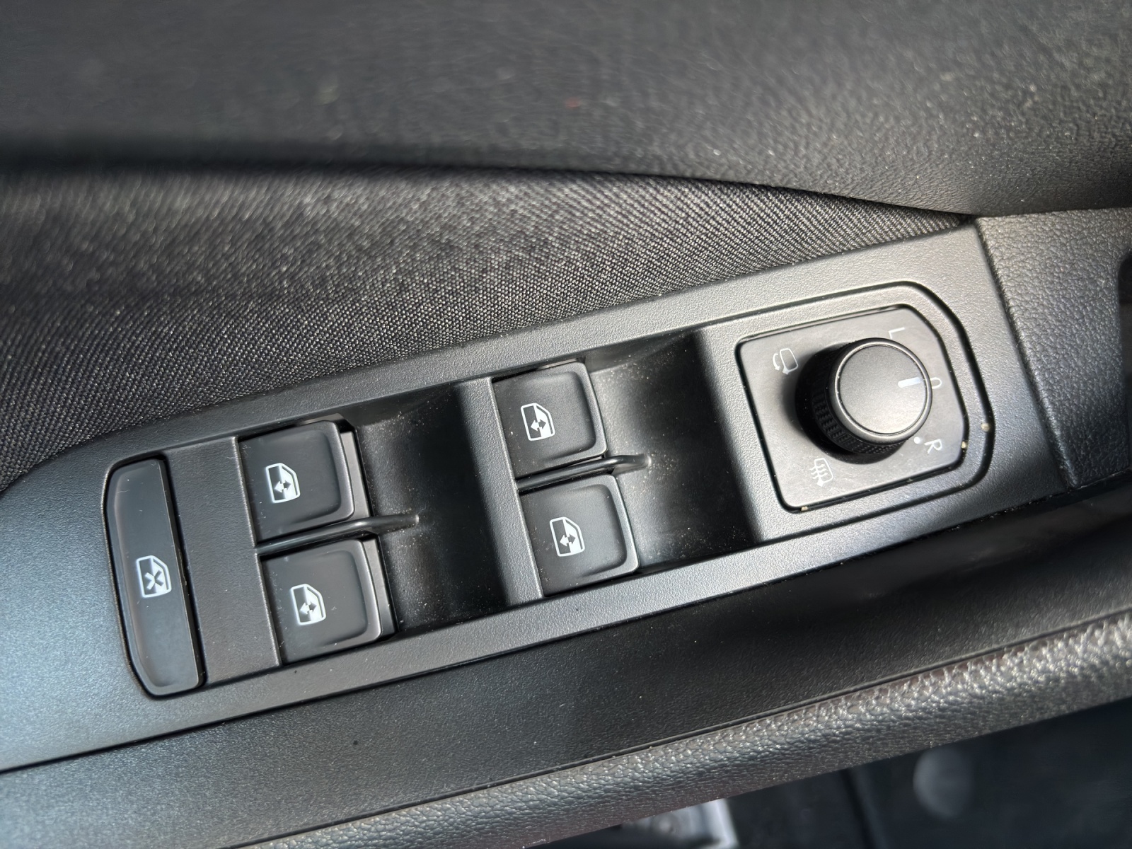 SKODA Kamiq 1.5 TSI ACT Monte Carlo DSG mit Anhängervorrichtung elektr. anklappbar & Panoramadach-image-28
