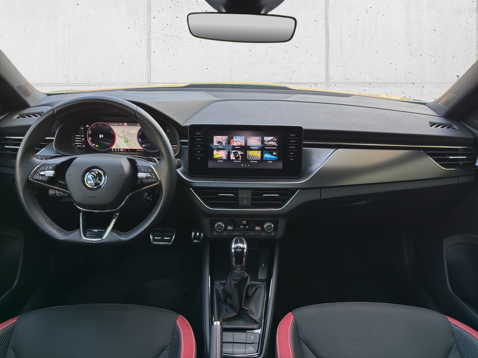 SKODA Kamiq 1.5 TSI ACT Monte Carlo DSG mit Anhängervorrichtung elektr. anklappbar & Panoramadach-image-11