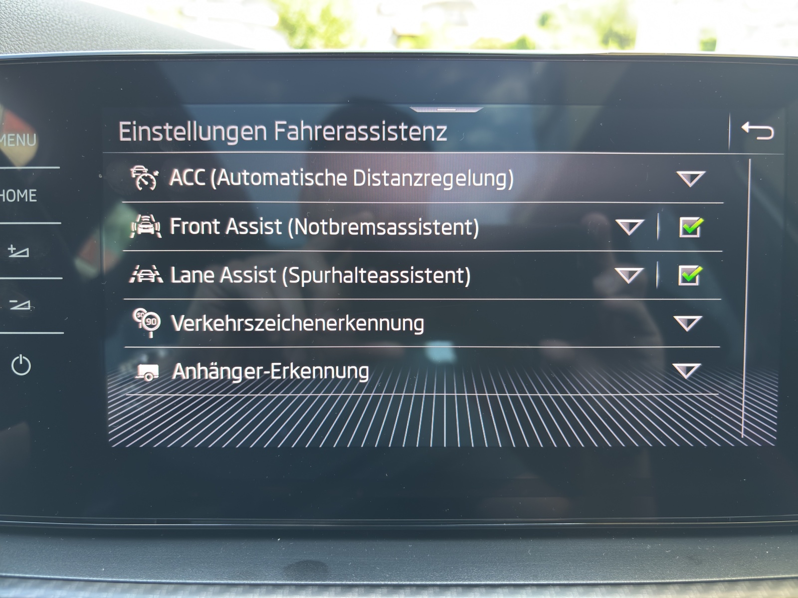 SKODA Kamiq 1.5 TSI ACT Monte Carlo DSG mit Anhängervorrichtung elektr. anklappbar & Panoramadach-image-24