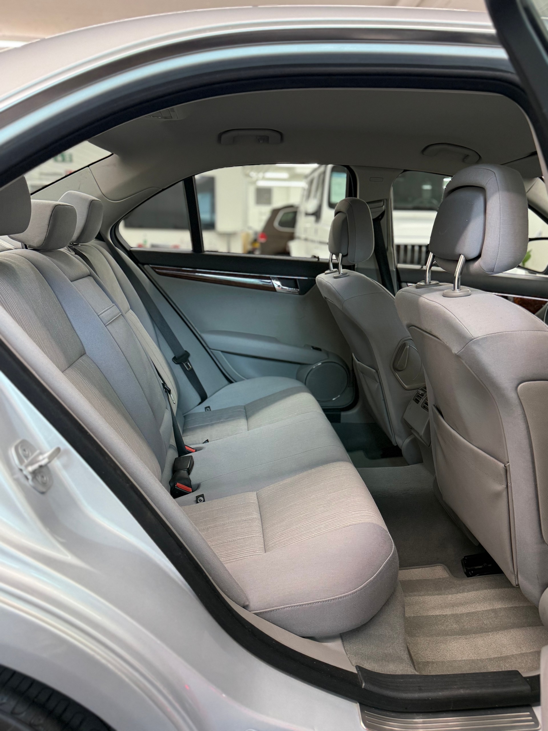 MERCEDES-BENZ C 300 (280 Classic) 4Matic 7G-Tronic-image-19