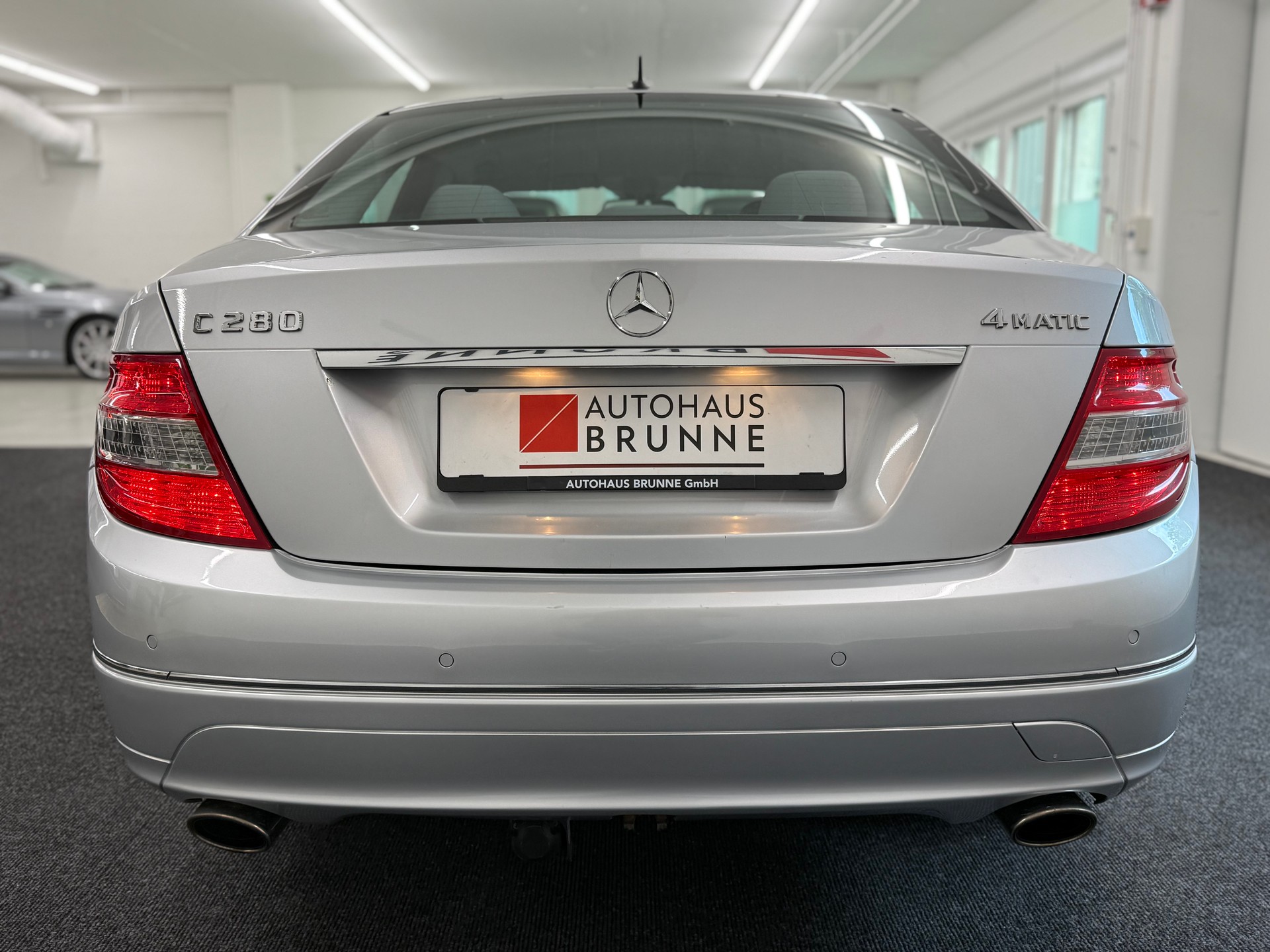 MERCEDES-BENZ C 300 (280 Classic) 4Matic 7G-Tronic-image-5