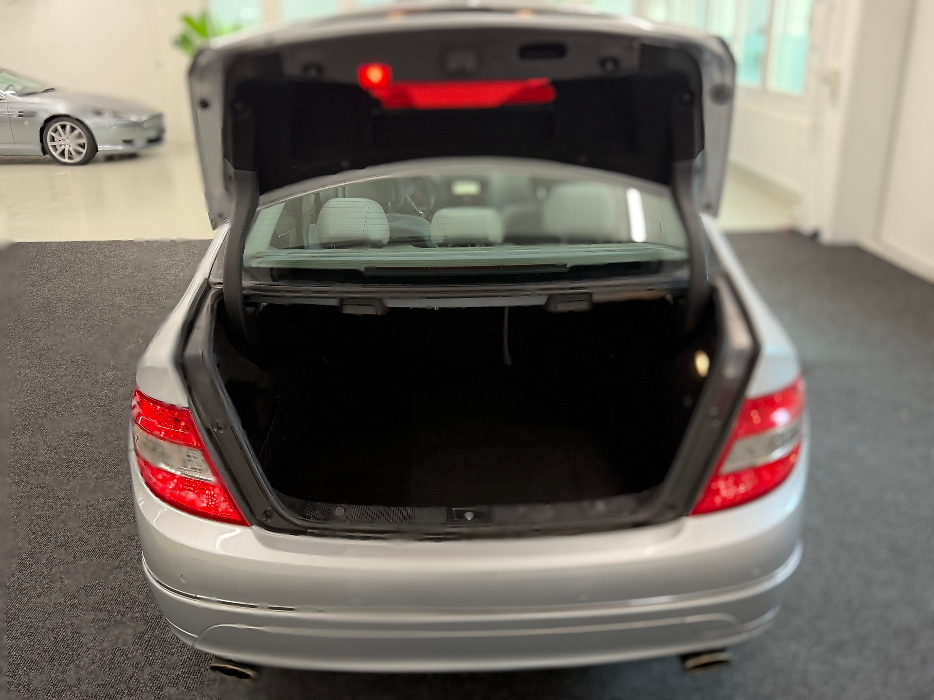 MERCEDES-BENZ C 300 (280 Classic) 4Matic 7G-Tronic-image-6