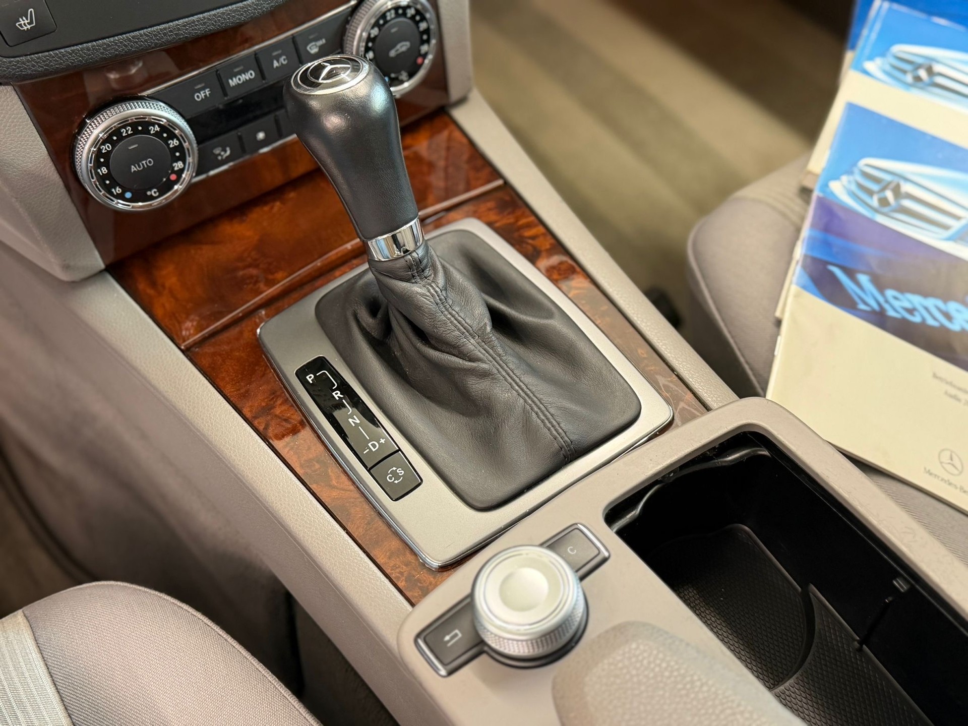 MERCEDES-BENZ C 300 (280 Classic) 4Matic 7G-Tronic-image-13