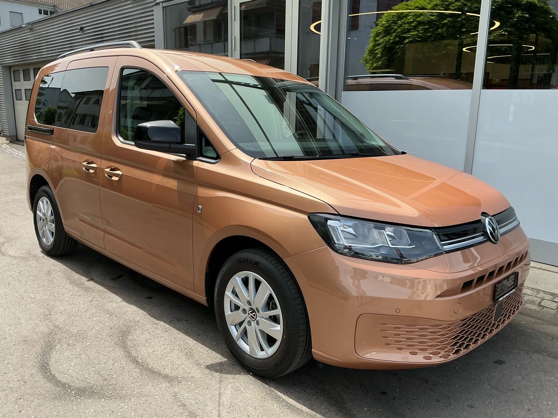 VW Caddy 2.0 TDI DSG LIFE *** NAVI DISCOVER & RÜCKFAHRKAMERA ***-image-2