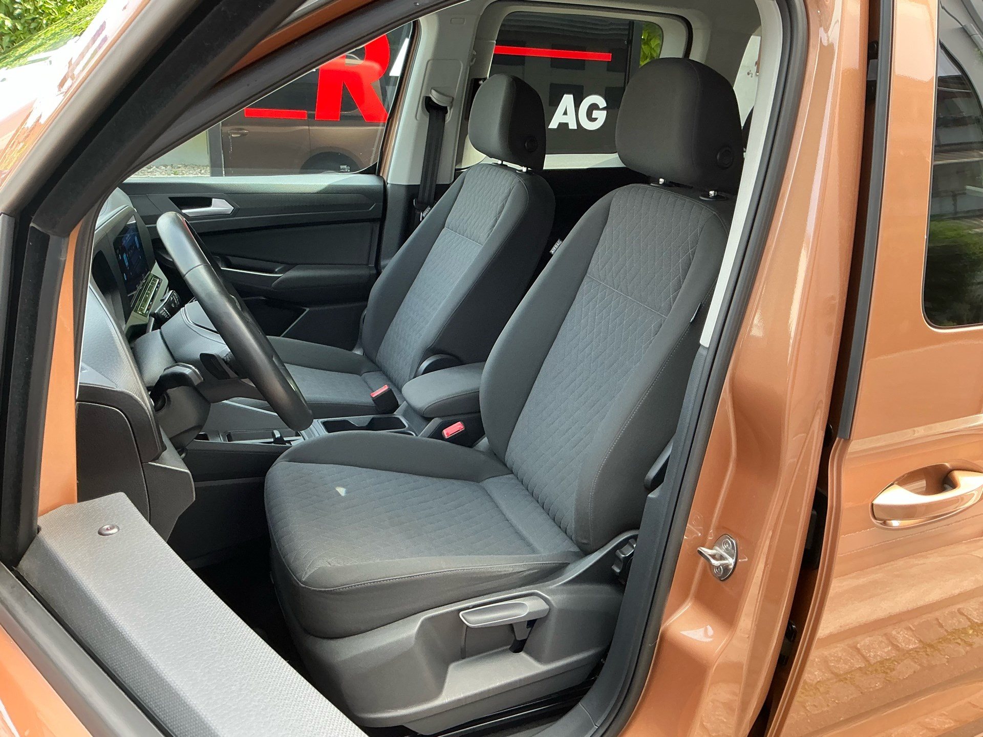 VW Caddy 2.0 TDI DSG LIFE *** NAVI DISCOVER & RÜCKFAHRKAMERA ***-image-7