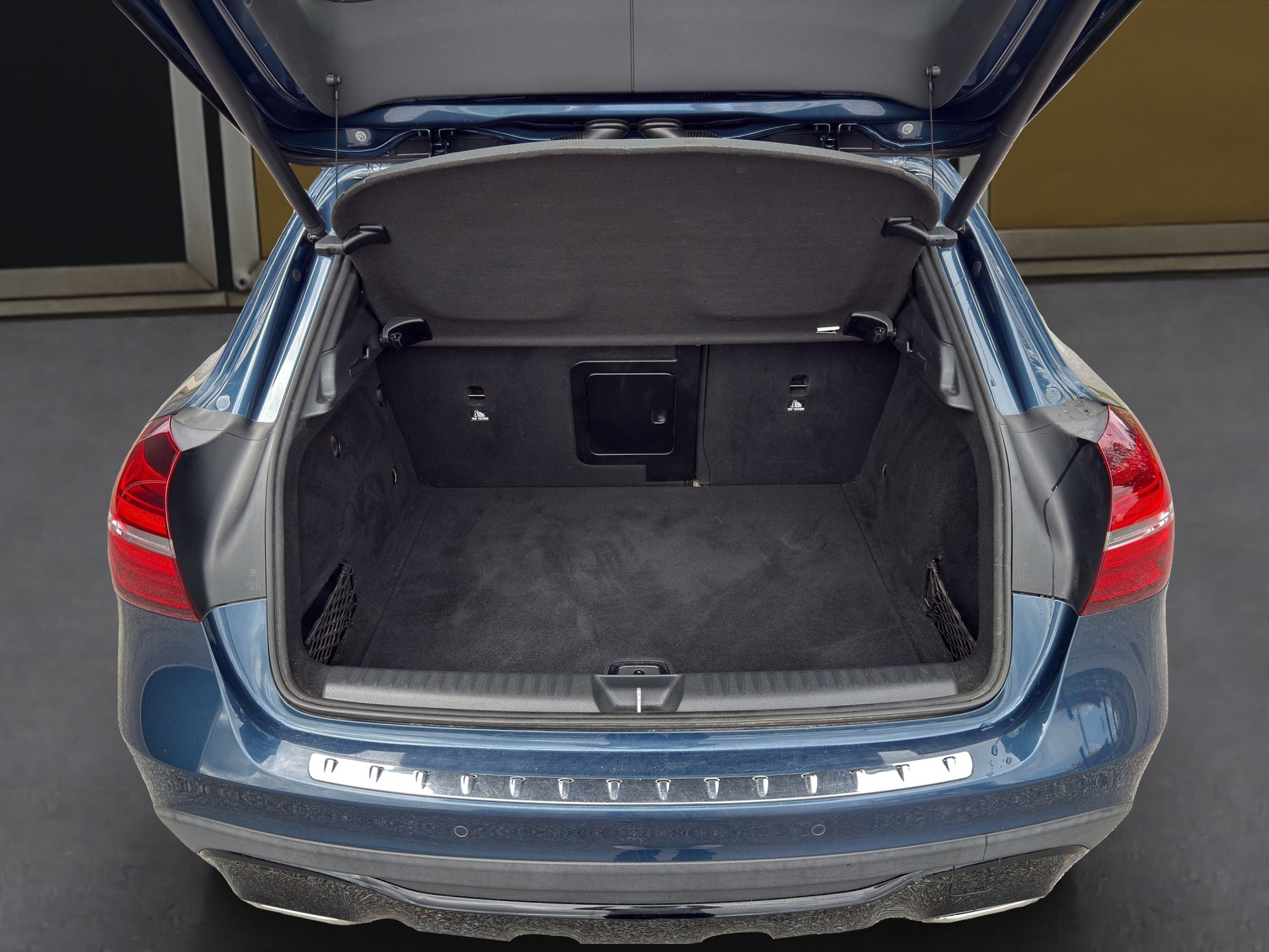 MERCEDES-BENZ GLA 200 Night Star 7G-DCT-image-14