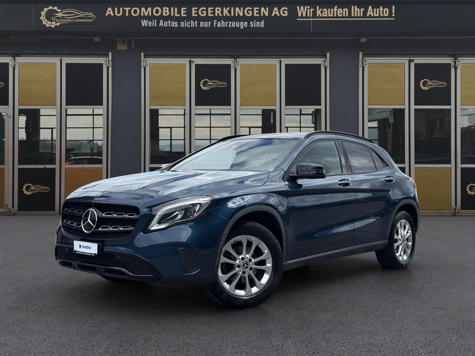 MERCEDES-BENZ GLA 200 Night Star 7G-DCT