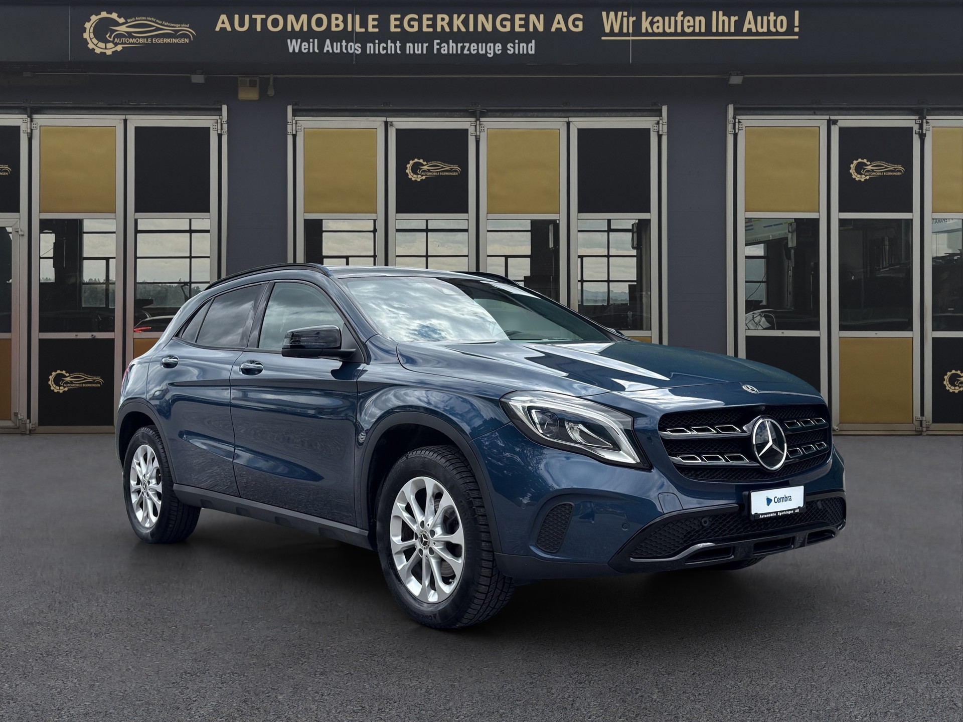 MERCEDES-BENZ GLA 200 Night Star 7G-DCT-showroom-element-2