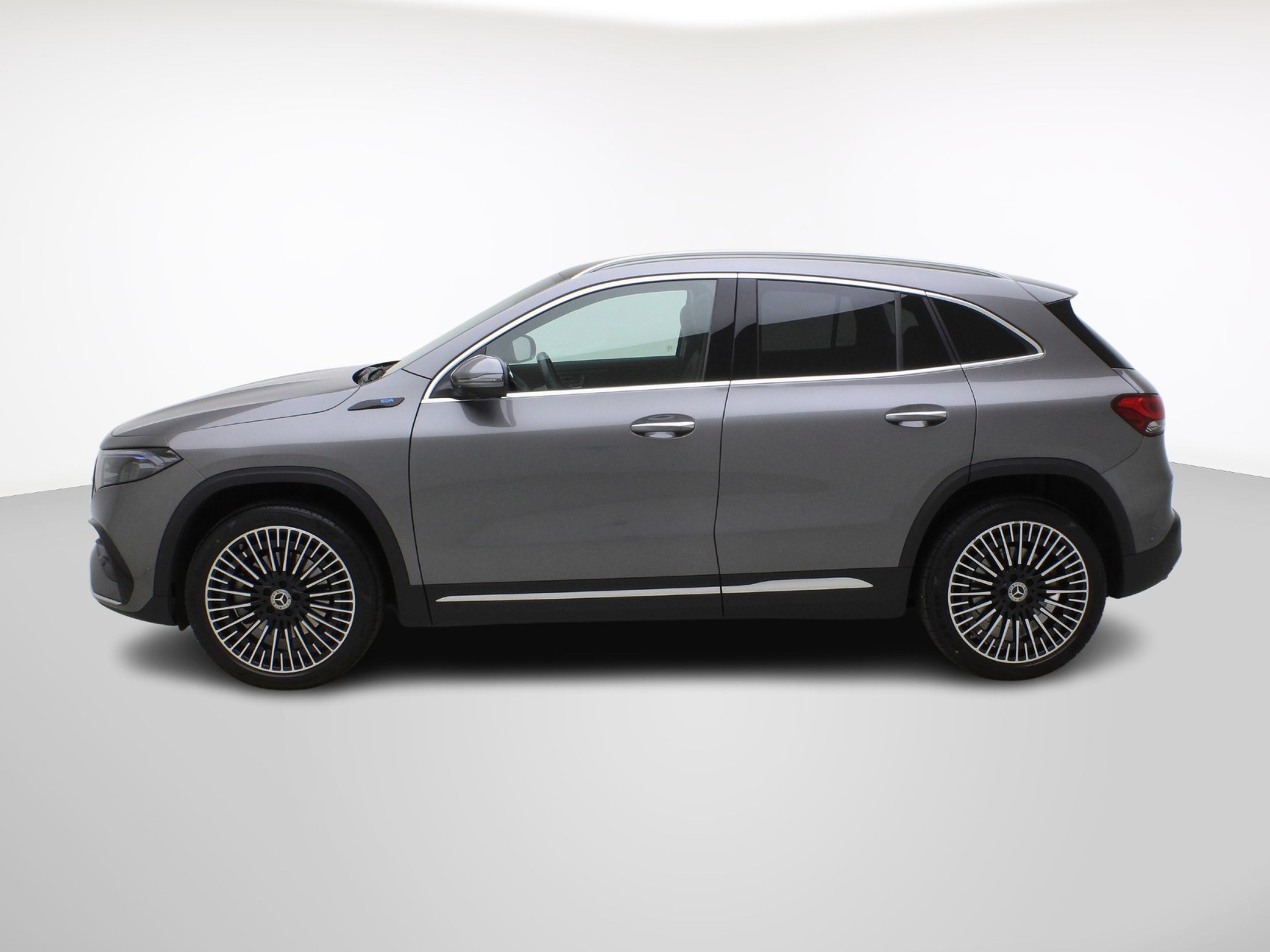 MERCEDES-BENZ EQA 250 AMG Line-showroom-element-2