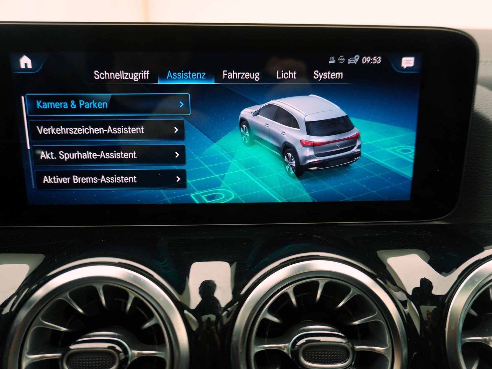 MERCEDES-BENZ EQA 250 AMG Line-image-26