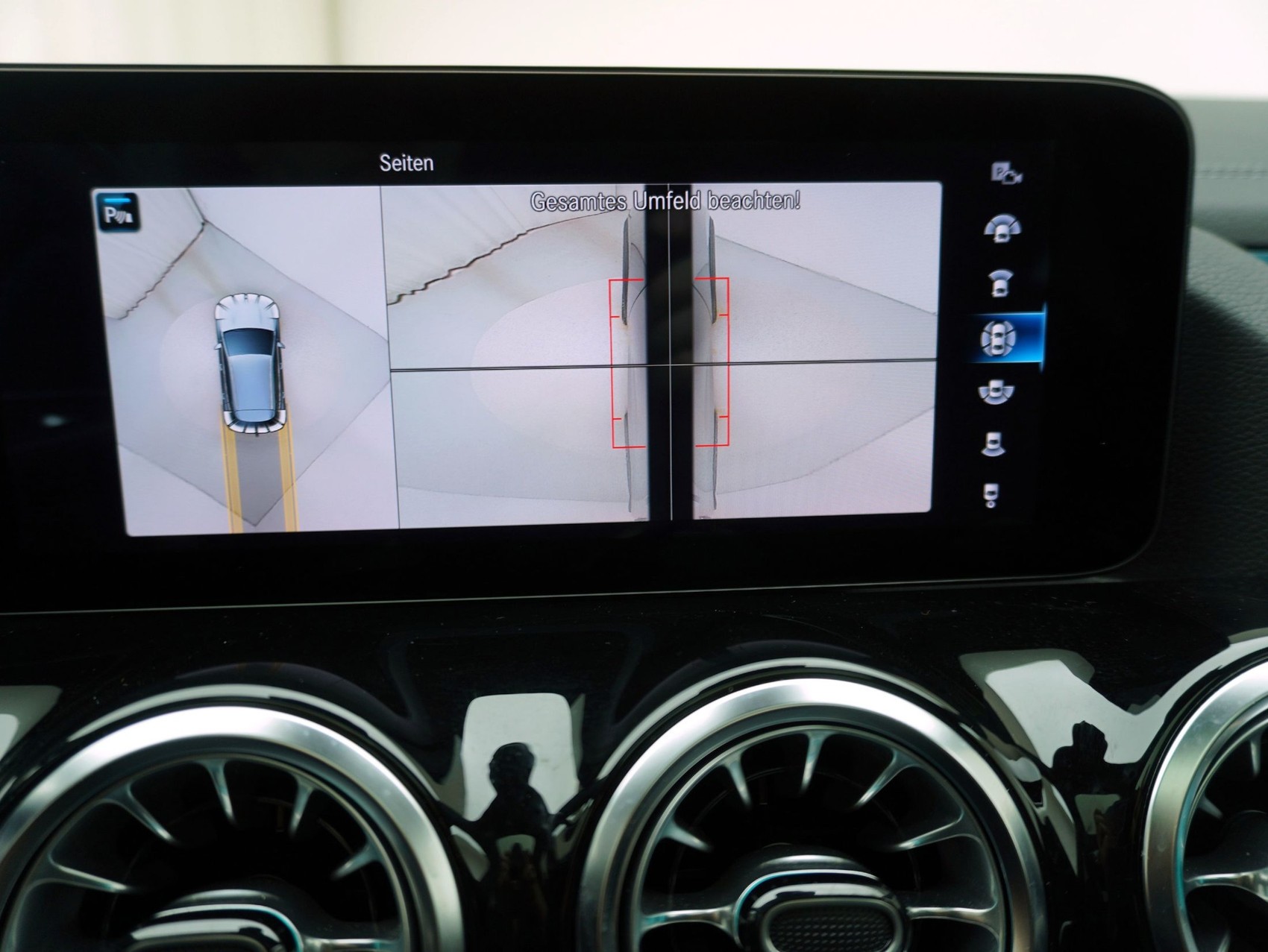 MERCEDES-BENZ EQA 250 AMG Line-image-21