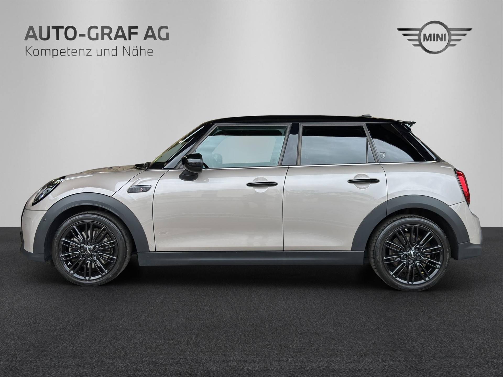 MINI Cooper S 5door-showroom-element-1