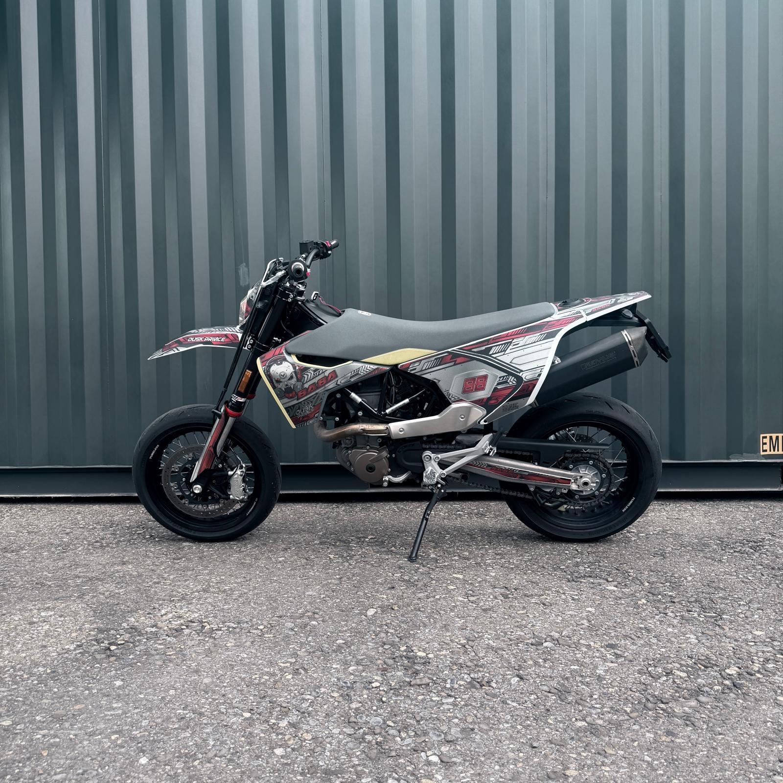 HUSQVARNA 701 Supermoto-showroom-element-1