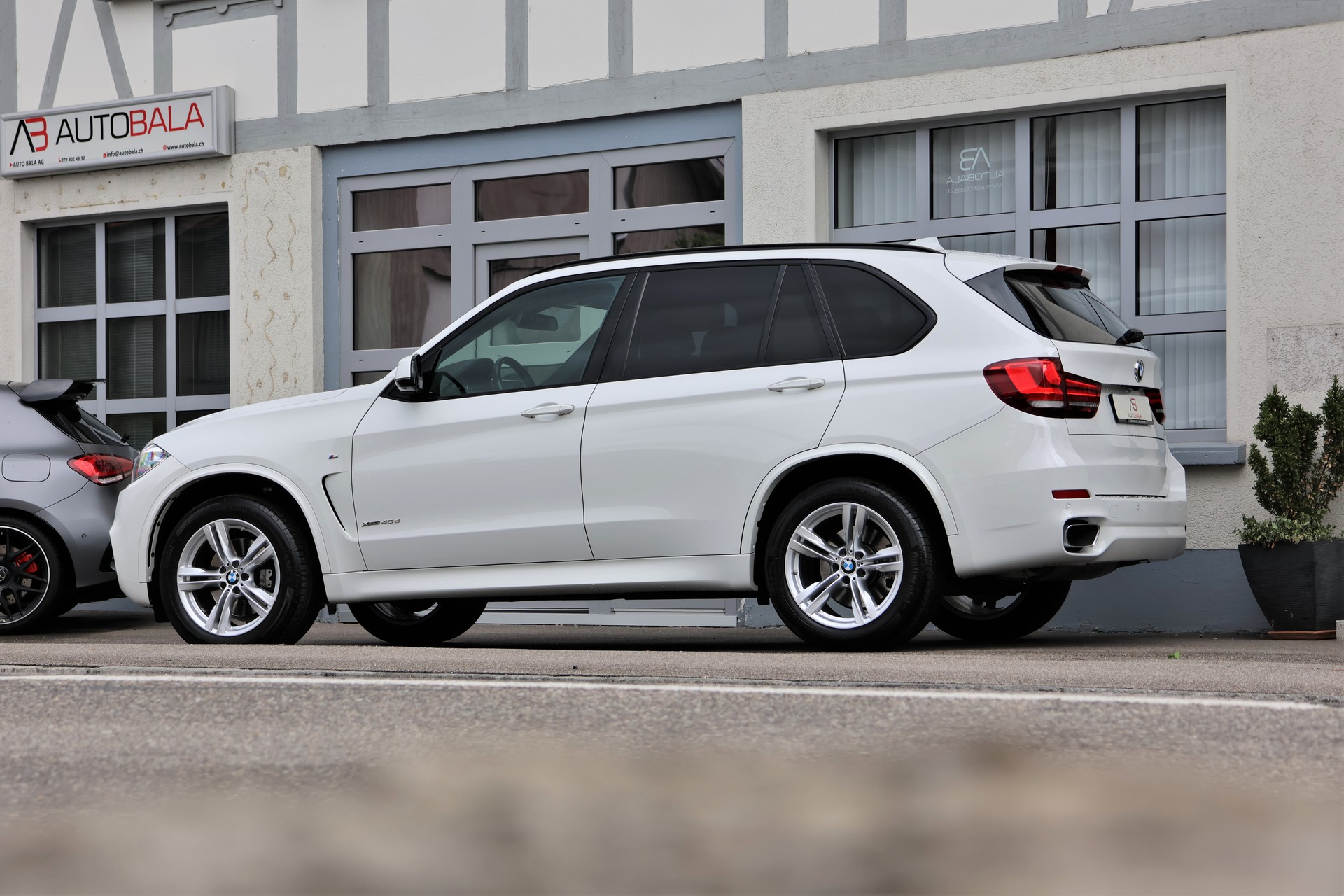 BMW X5 xDrive 40d Steptronic M-Sport 7 Plätzer + 3.5T AHK (CH)-showroom-element-3
