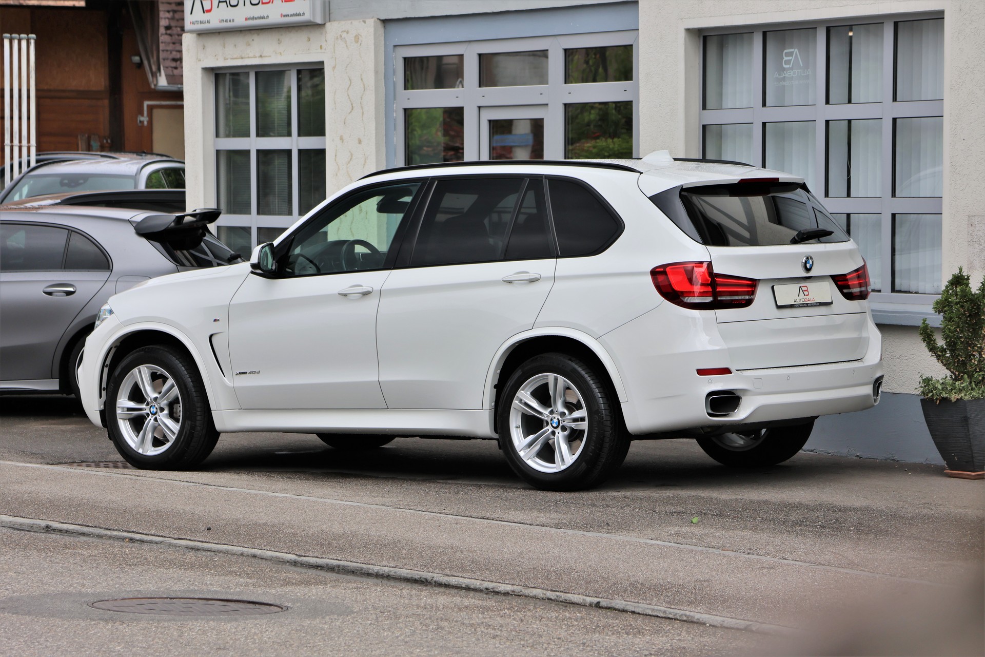 BMW X5 xDrive 40d Steptronic M-Sport 7 Plätzer + 3.5T AHK (CH)-image-4
