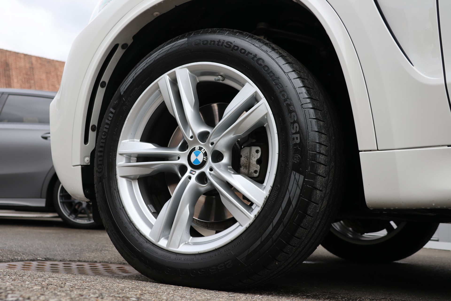 BMW X5 xDrive 40d Steptronic M-Sport 7 Plätzer + 3.5T AHK (CH)-image-7