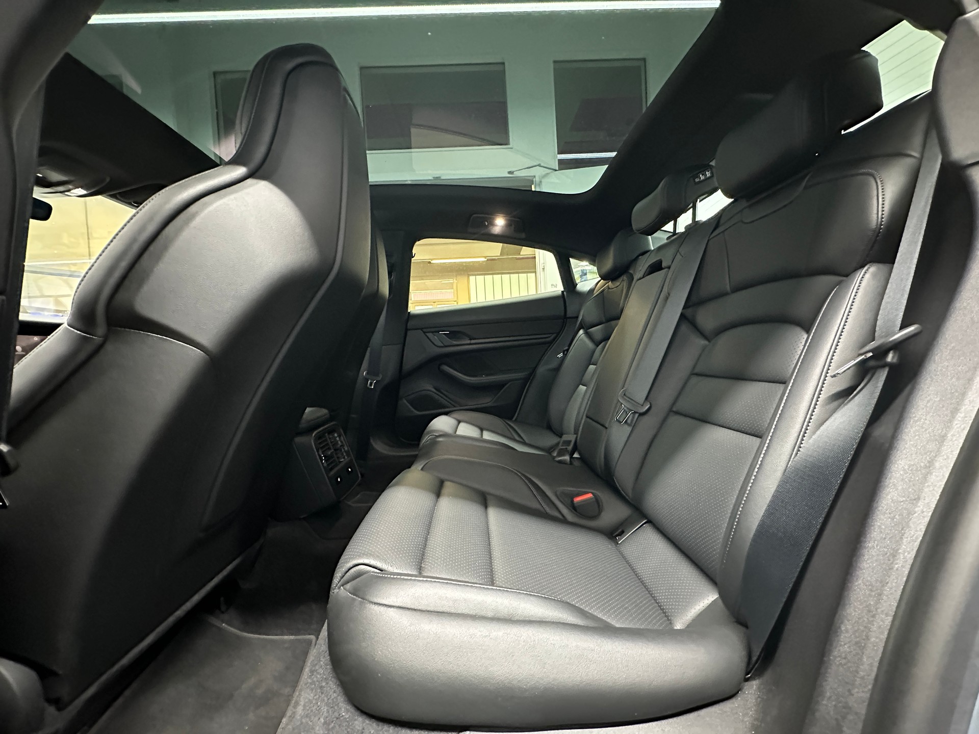 PORSCHE Taycan 4S-image-9