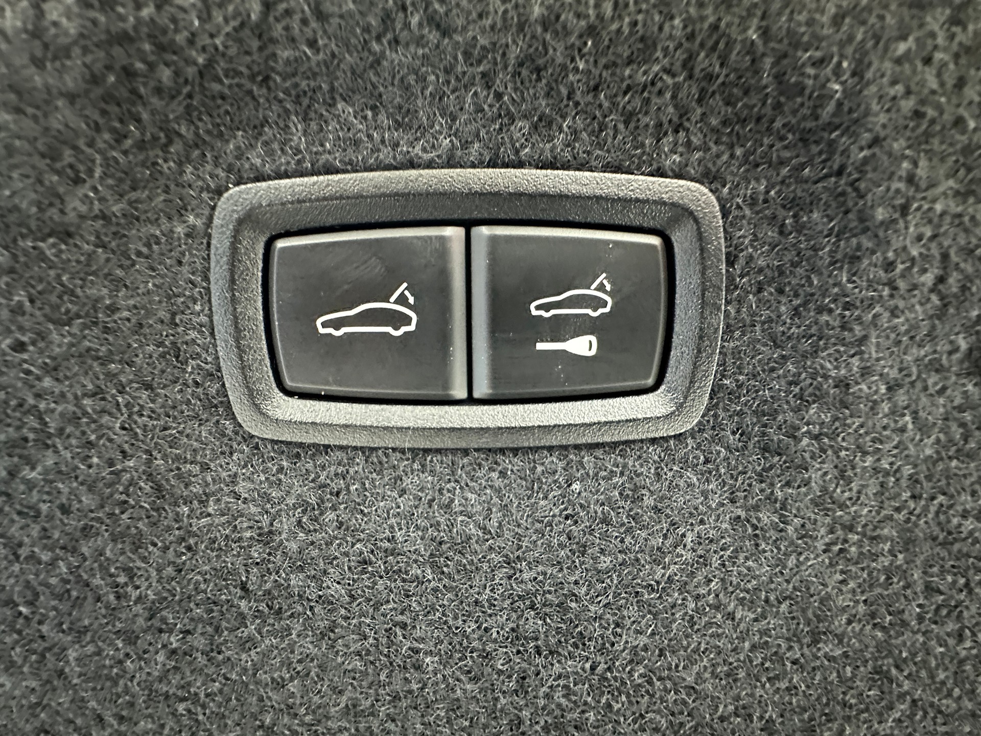 PORSCHE Taycan 4S-image-7