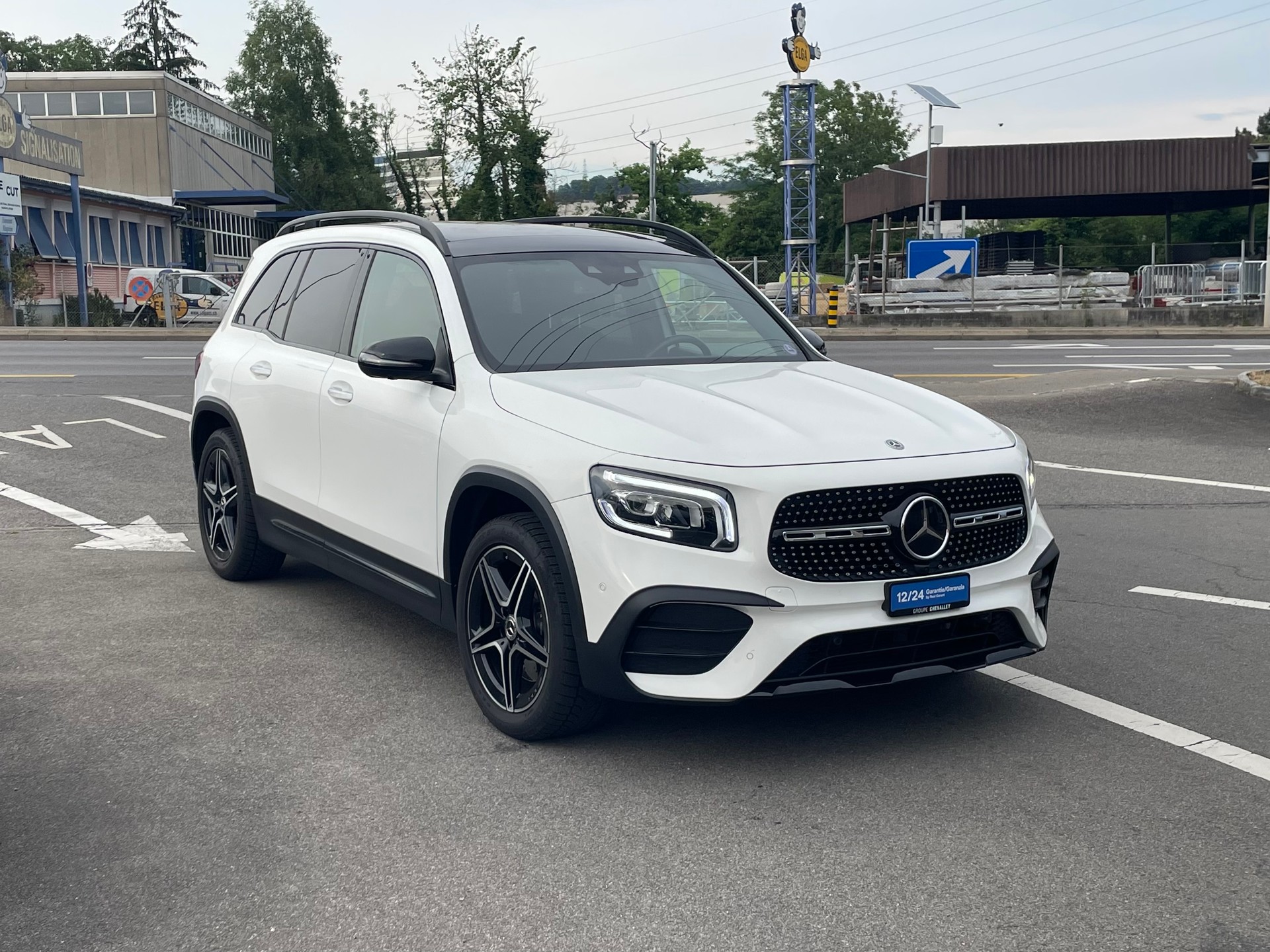 MERCEDES-BENZ GLB 250 4Matic AMG Line 8G-Tronic-showroom-element-2