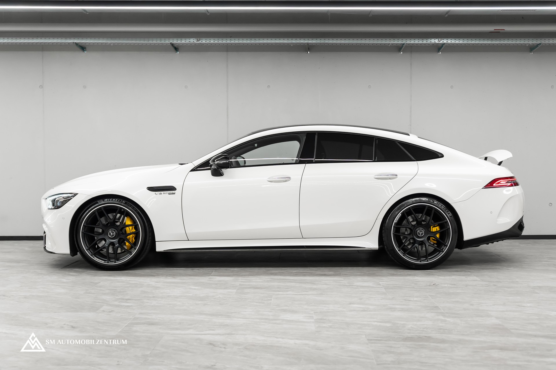 MERCEDES-BENZ AMG GT 63 S 4matic+ / Panorama / Head-Up / Sitzbelüftung-showroom-element-2