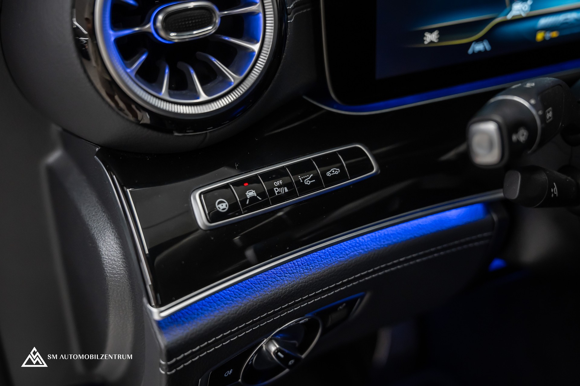 MERCEDES-BENZ AMG GT 63 S 4matic+ / Panorama / Head-Up / Sitzbelüftung-image-26